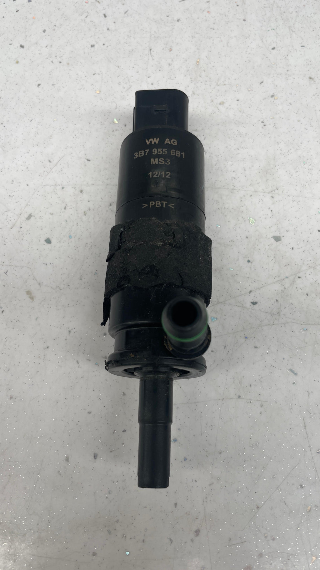3B7955681 VOLKSWAGEN WINDSHIELD WASHER PUMP