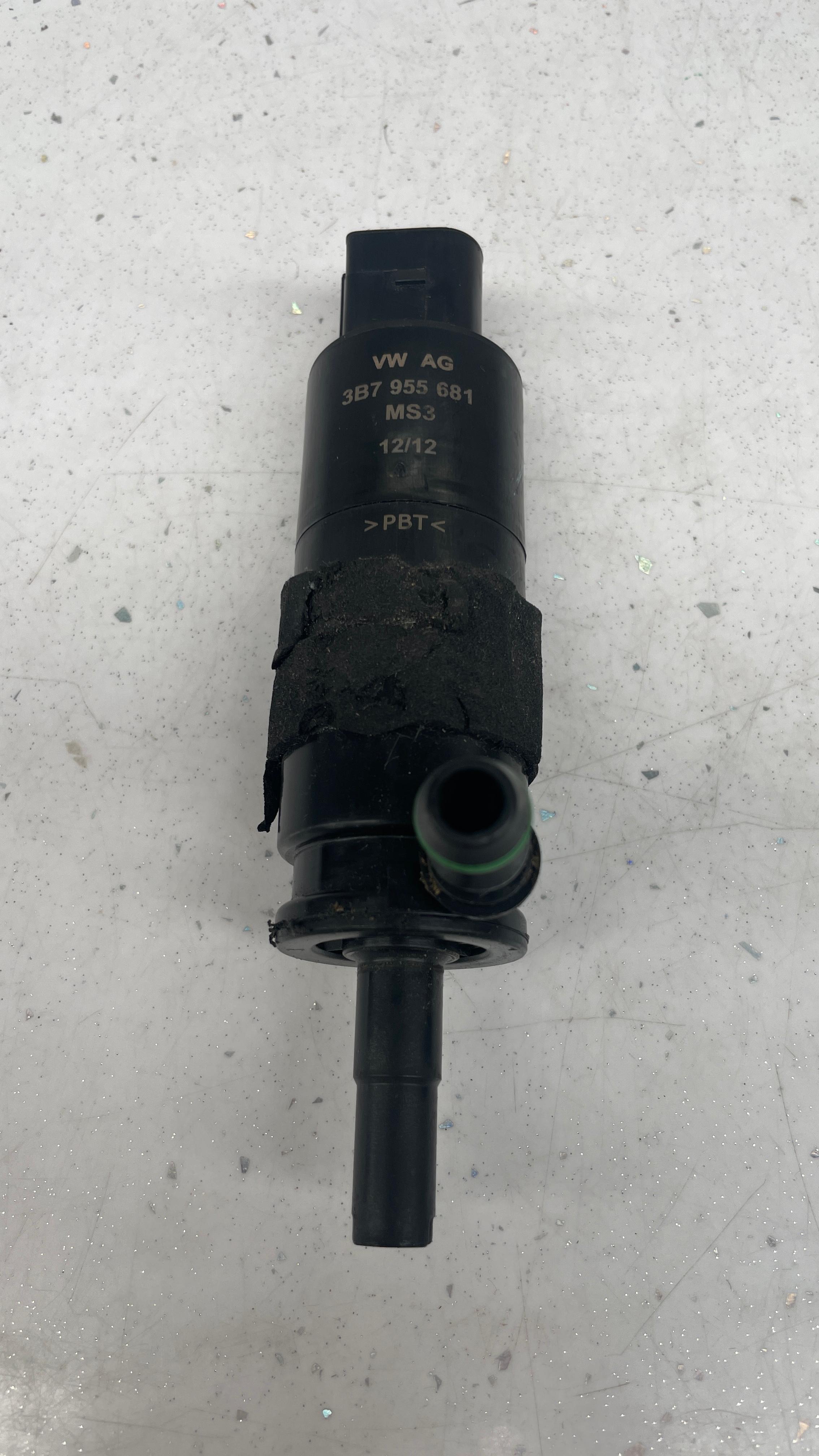 3B7955681 VOLKSWAGEN WINDSHIELD WASHER PUMP