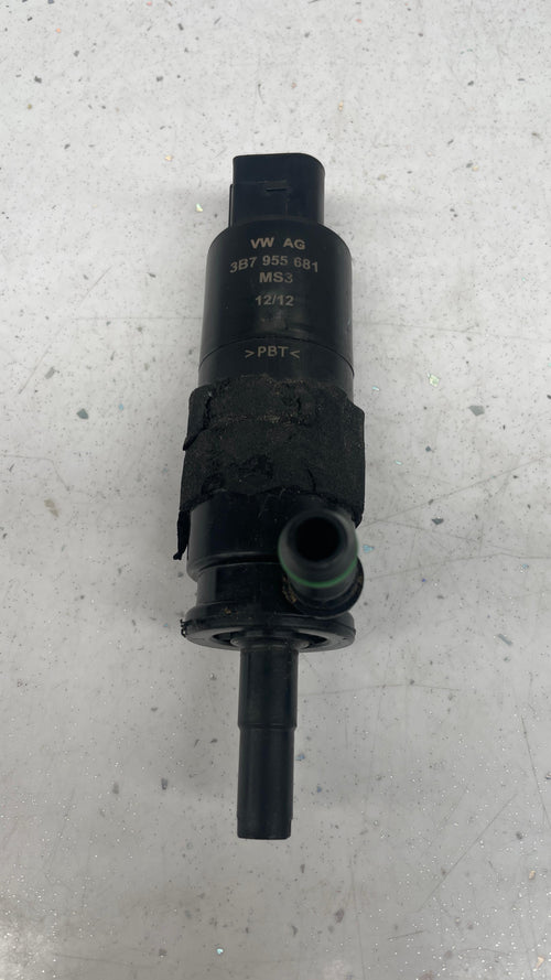 3B7955681 VOLKSWAGEN WINDSHIELD WASHER PUMP