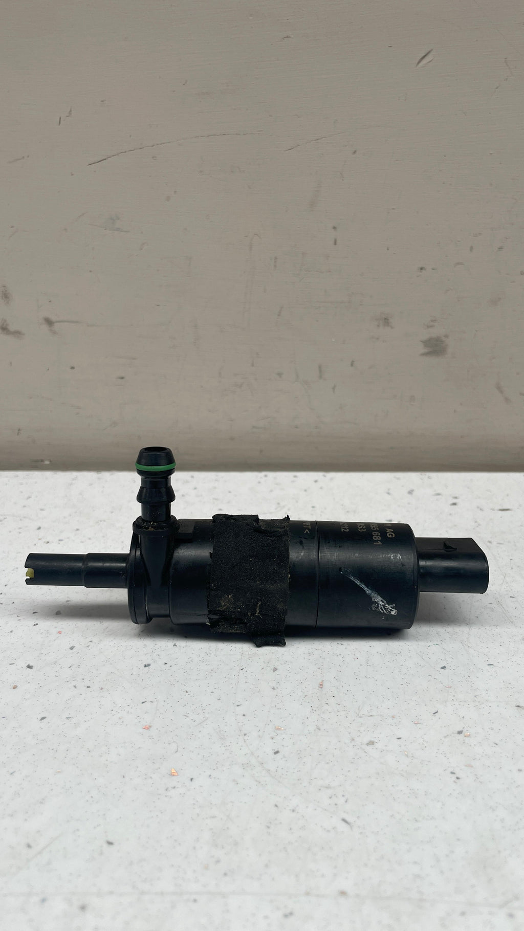3B7955681 VOLKSWAGEN WINDSHIELD WASHER PUMP