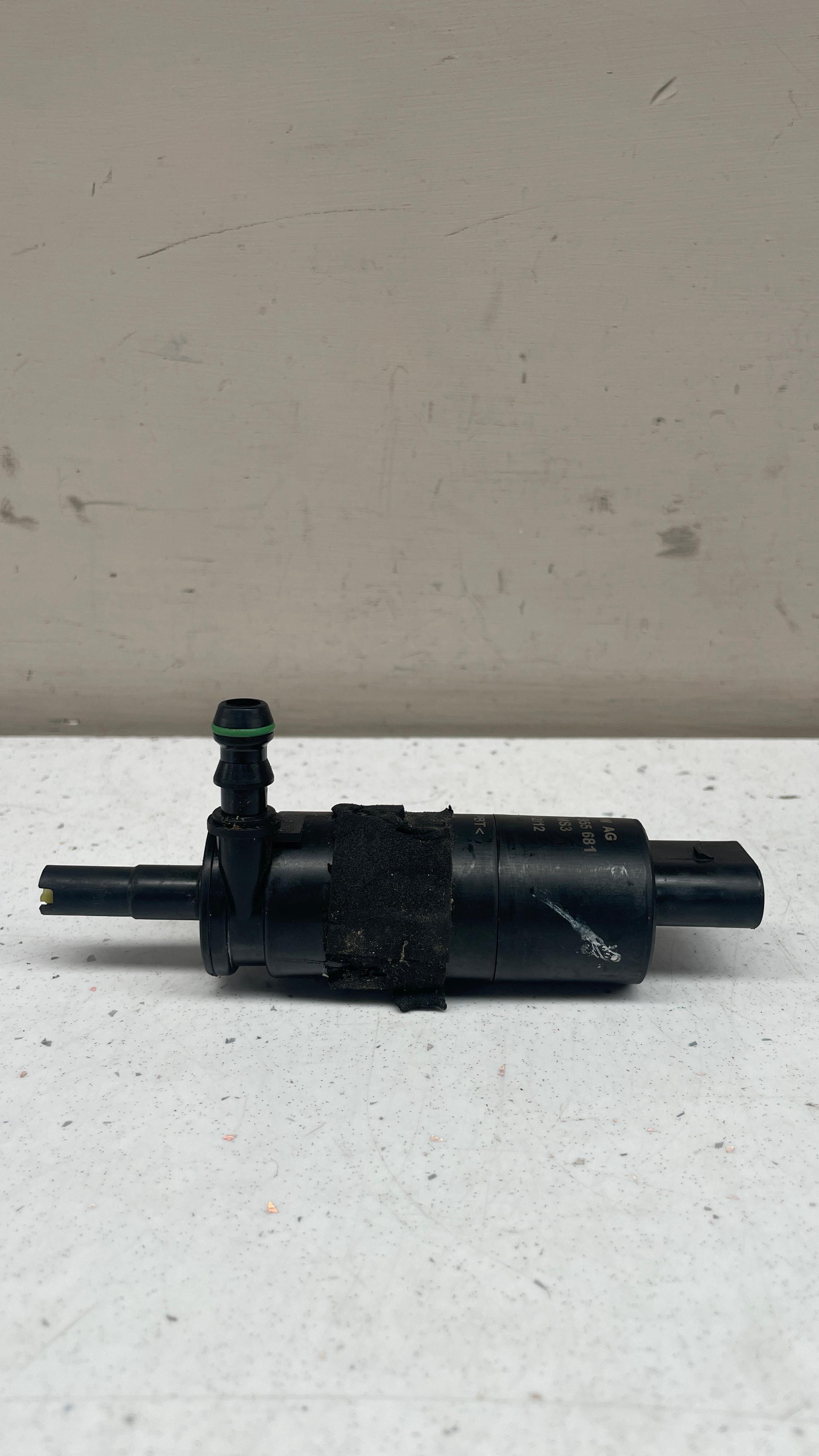 3B7955681 VOLKSWAGEN WINDSHIELD WASHER PUMP