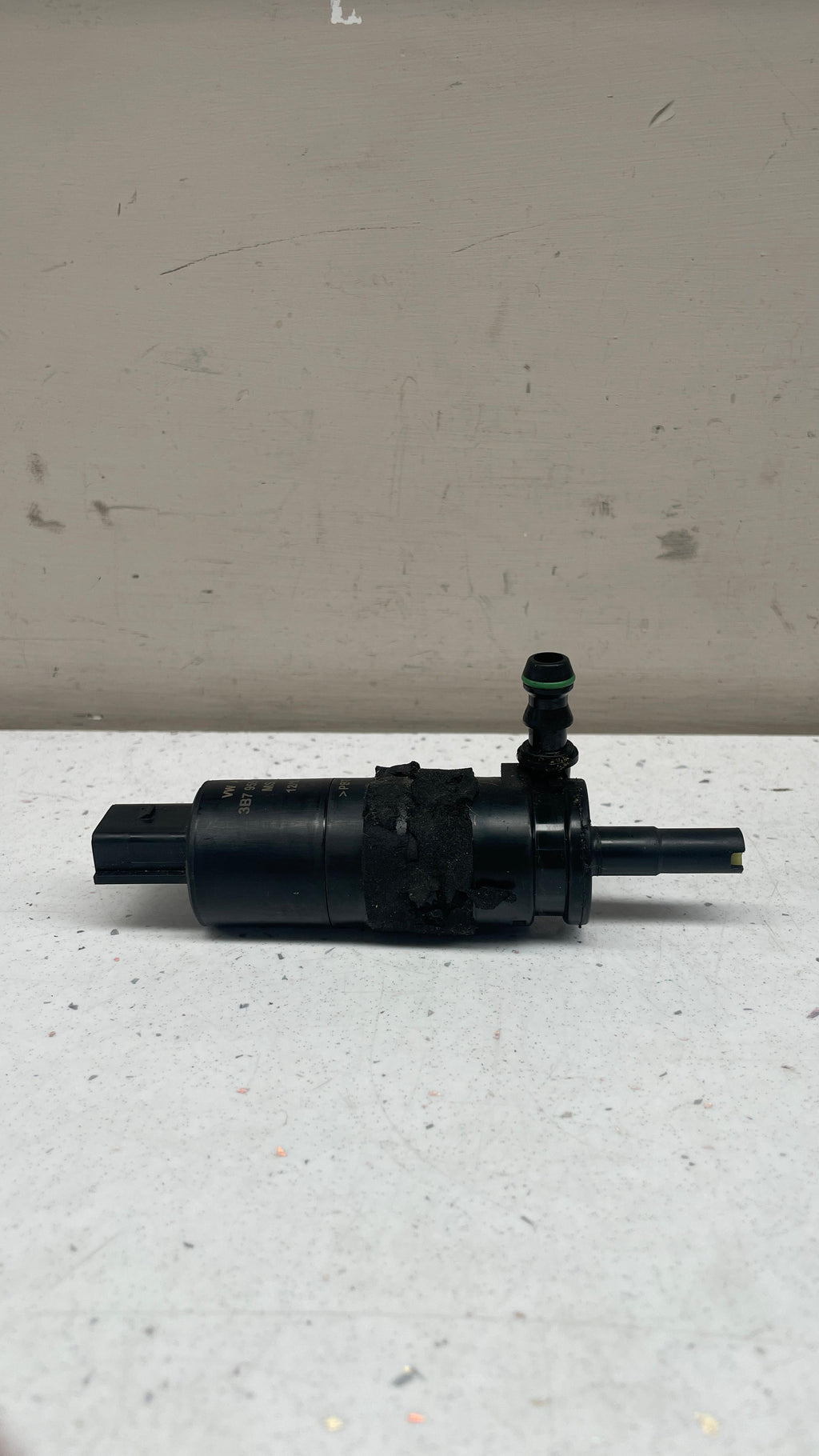 3B7955681 VOLKSWAGEN WINDSHIELD WASHER PUMP