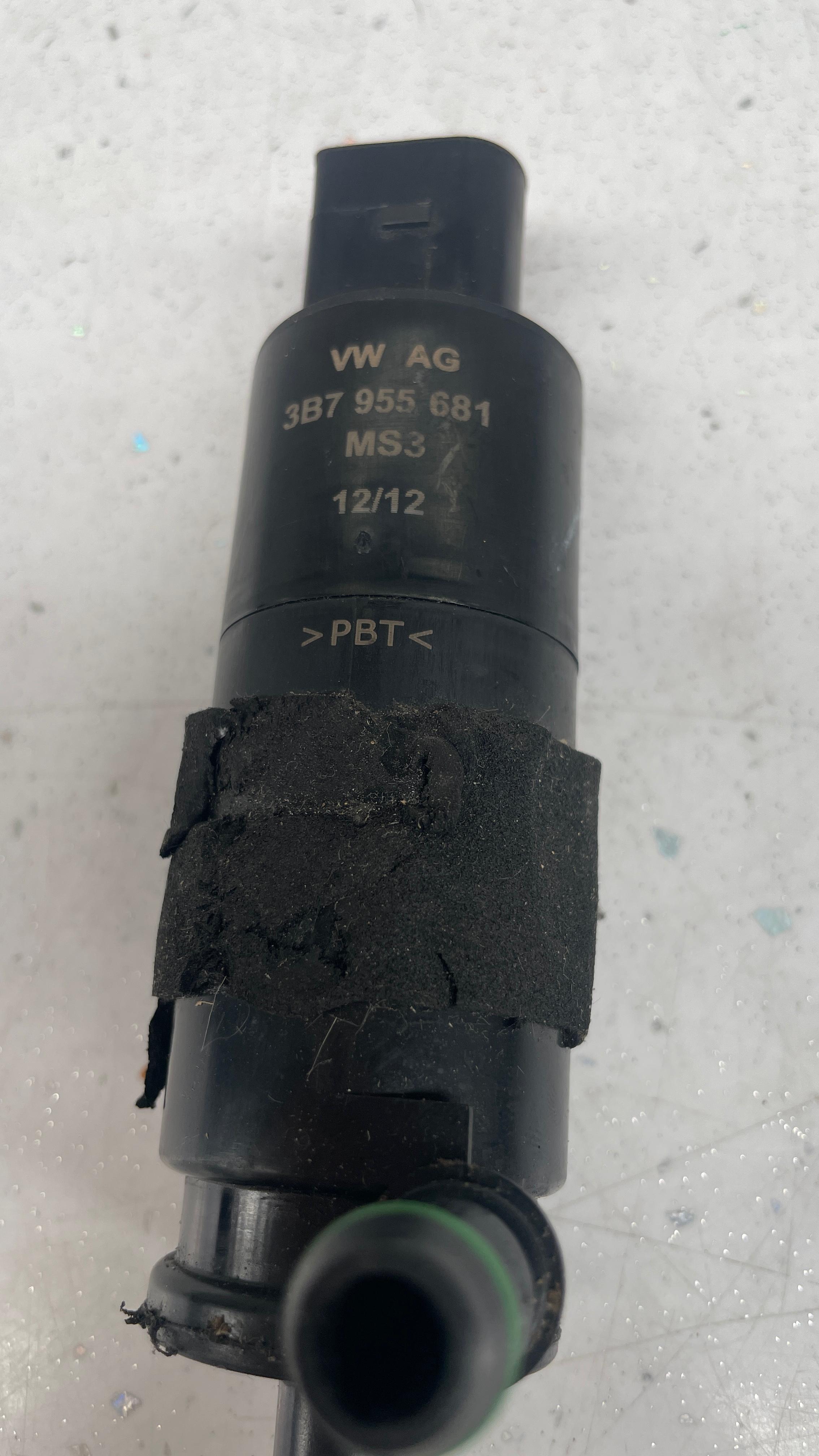 3B7955681 VOLKSWAGEN WINDSHIELD WASHER PUMP