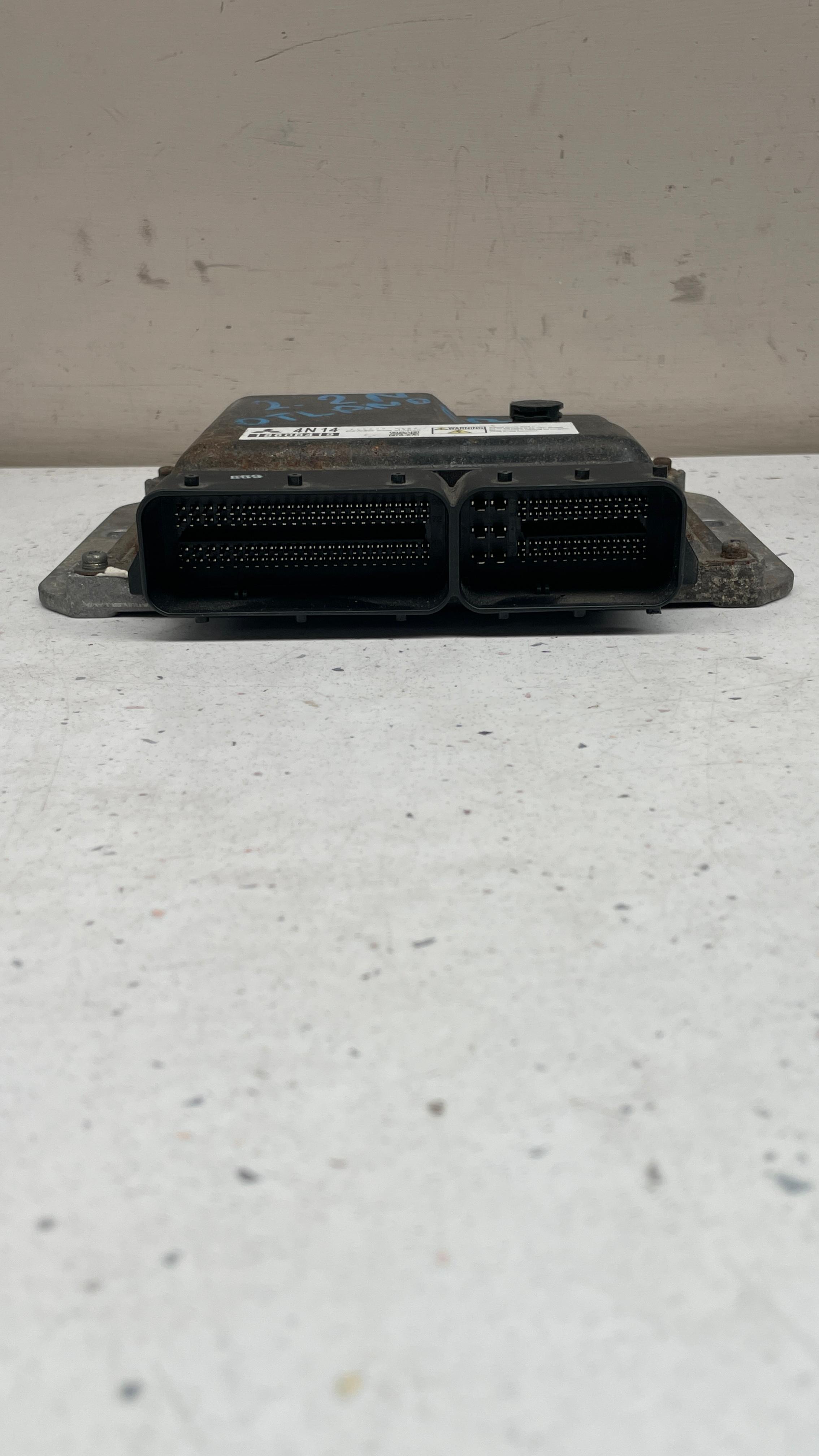 1860B419 MITSUBISHI ENGINE ECU CONTROL