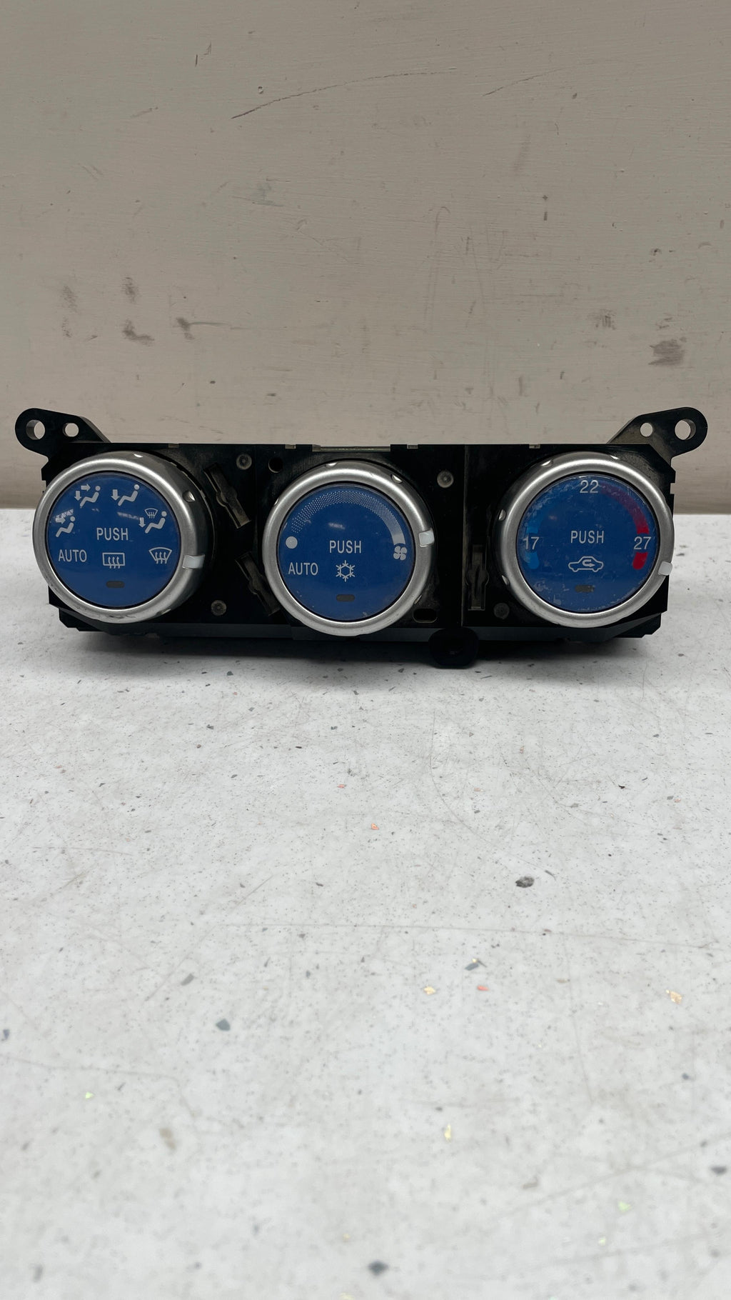 MN123598 MITSUBISHI CLIMATE CONTROL UNIT