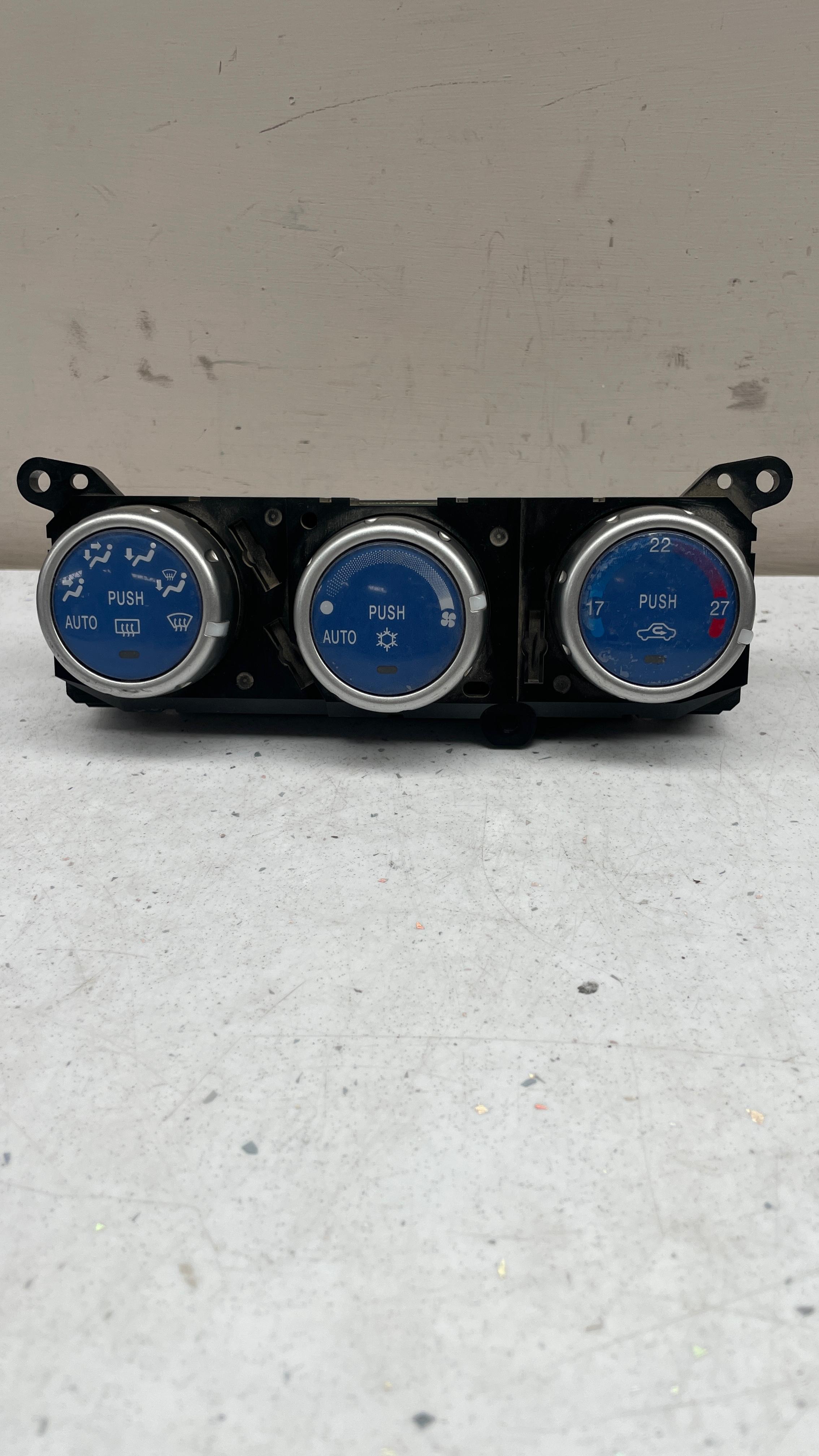 MN123598 MITSUBISHI CLIMATE CONTROL UNIT
