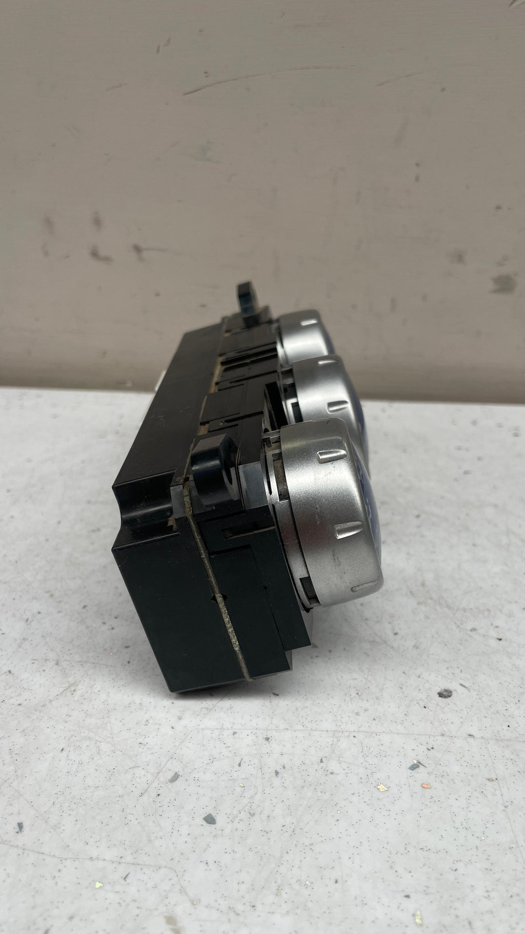 MN123598 MITSUBISHI CLIMATE CONTROL UNIT