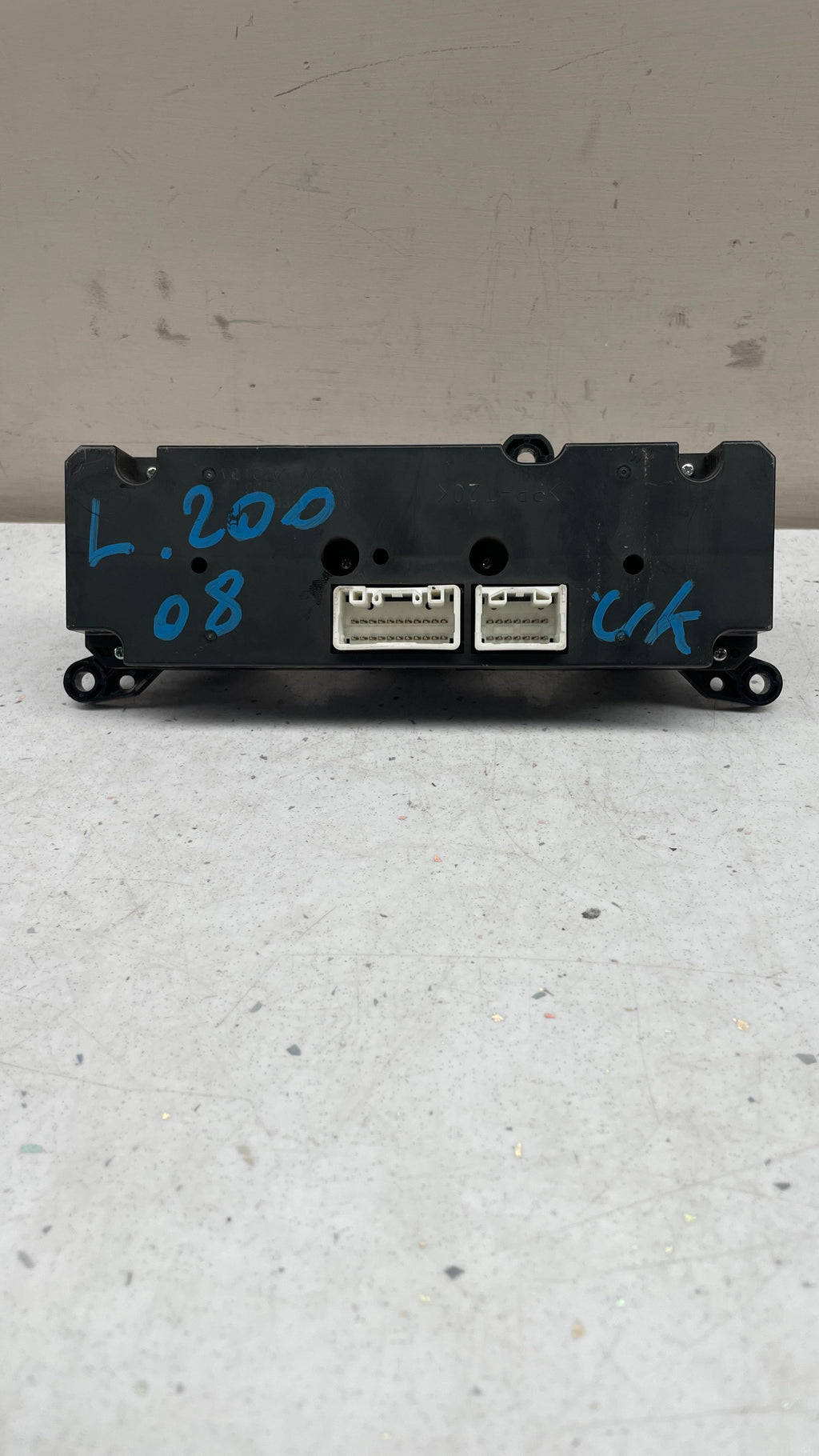 MN123598 MITSUBISHI CLIMATE CONTROL UNIT