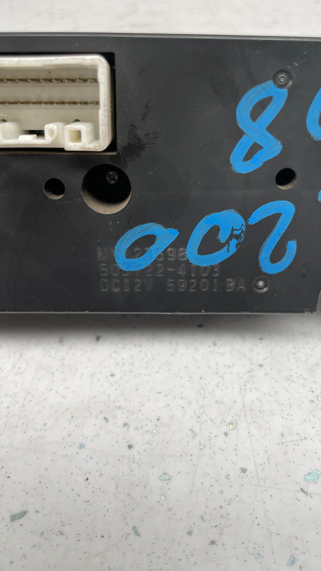 MN123598 MITSUBISHI CLIMATE CONTROL UNIT
