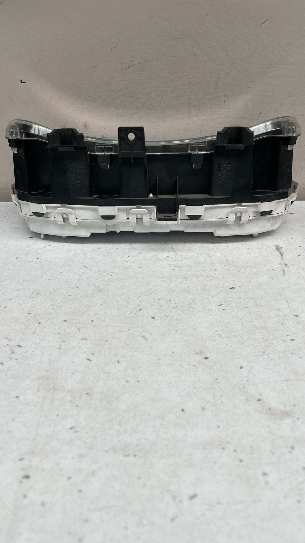 8100B707 MITSUBISHI SPEEDOMETER CLUSTER