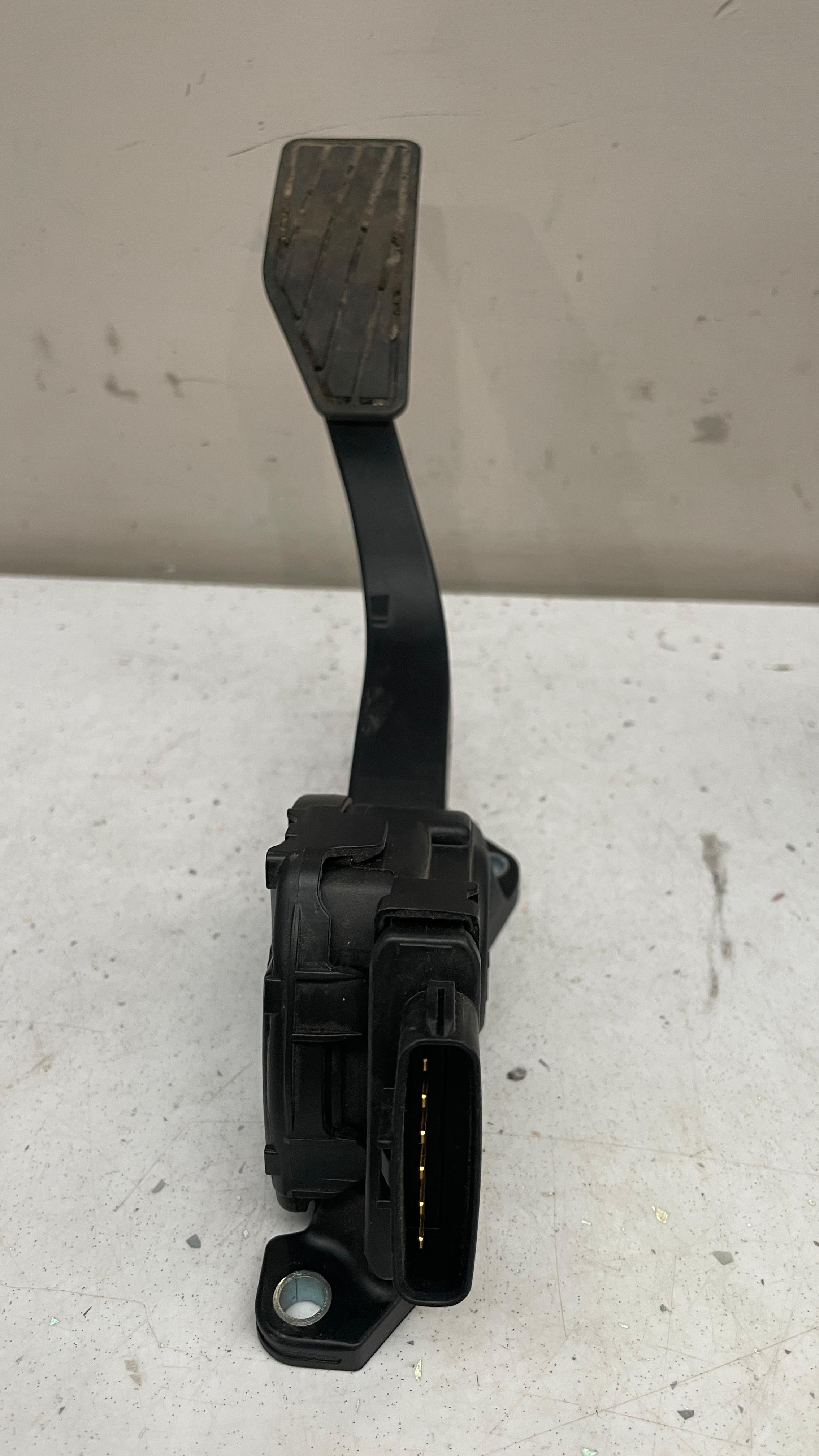 5900-65J01 SUZUKI ACCELERATOR PEDAL