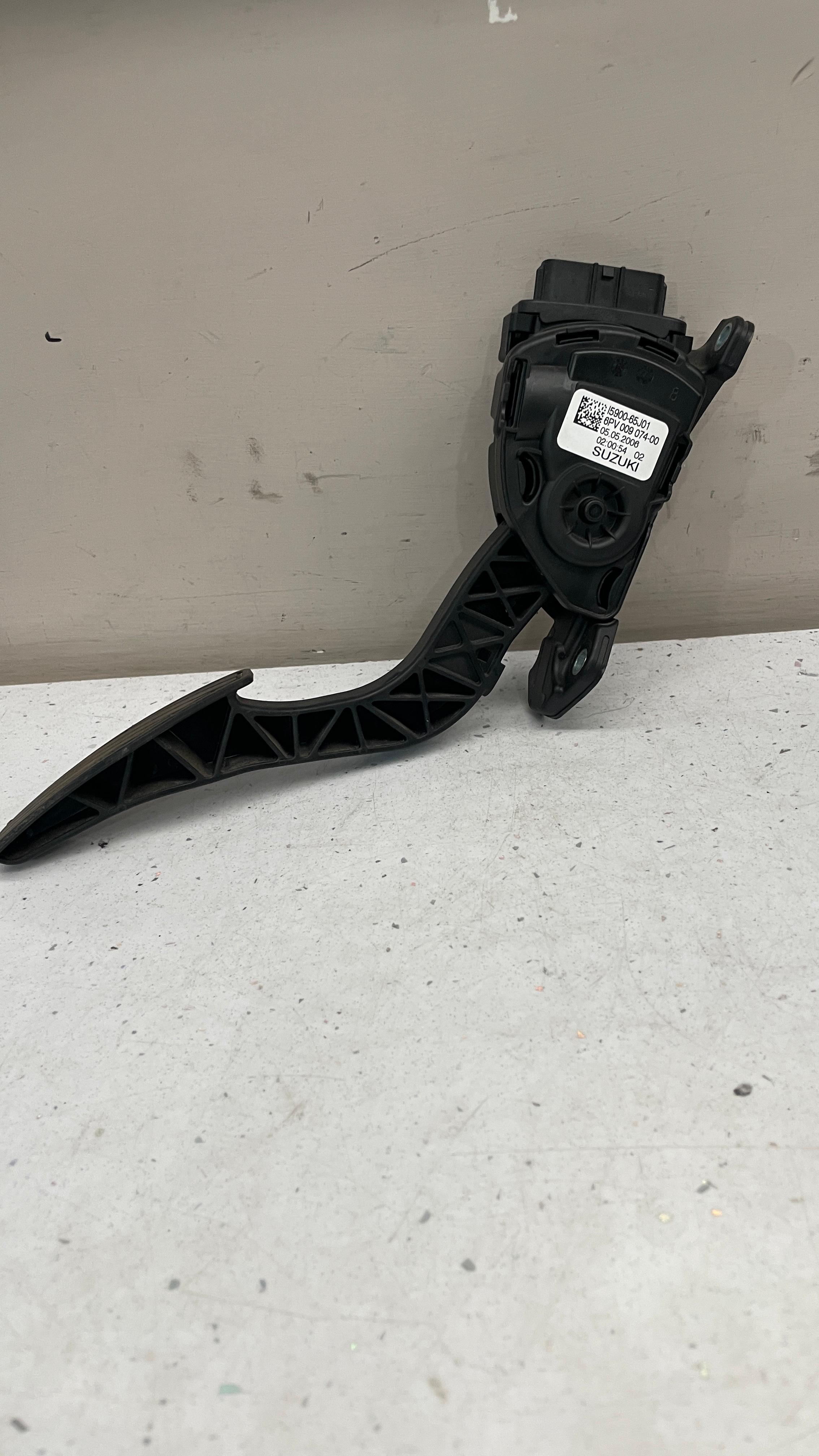 5900-65J01 SUZUKI ACCELERATOR PEDAL