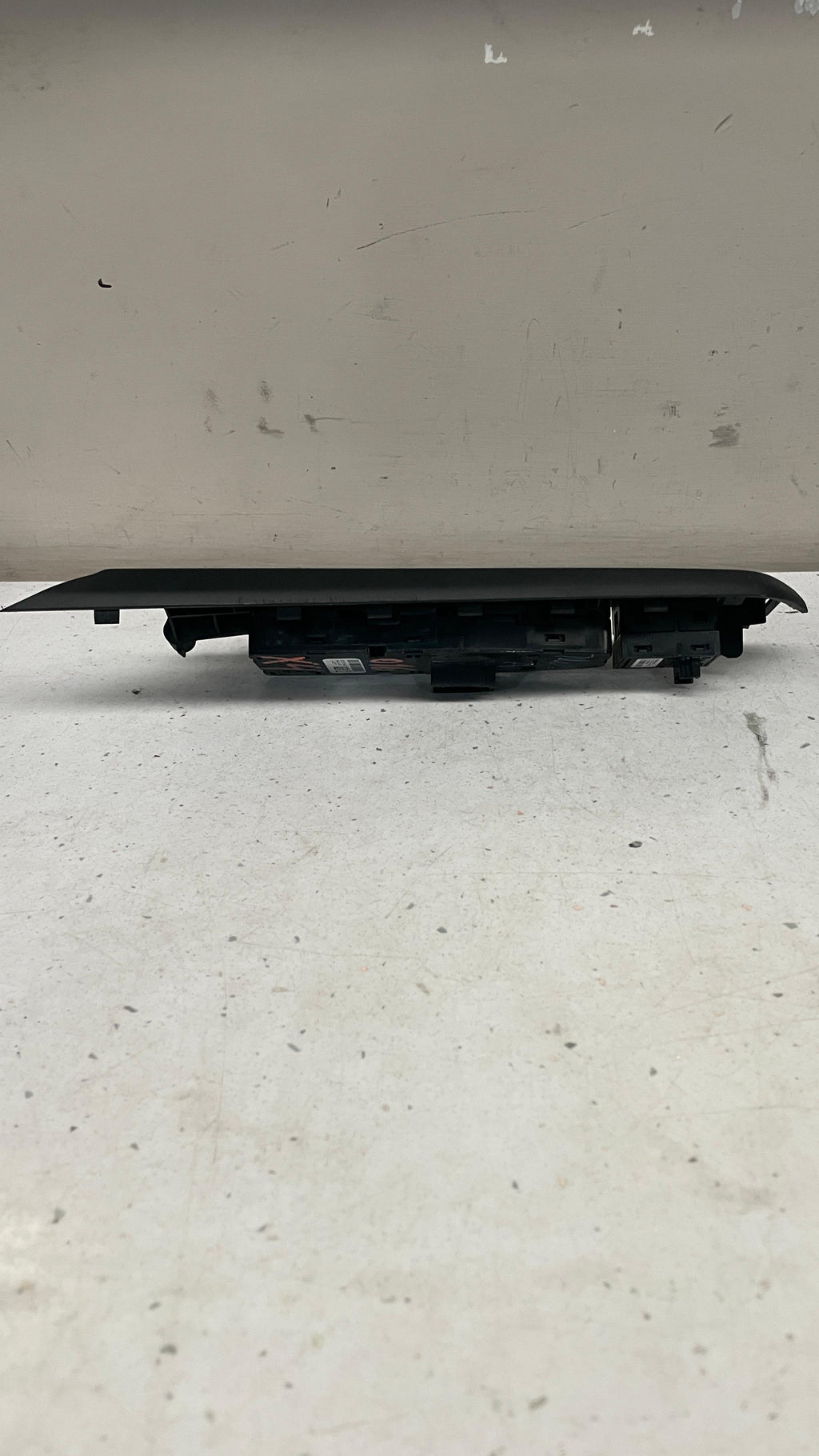 9303662-01 BMW TAILGATE RELEASE SWITCH