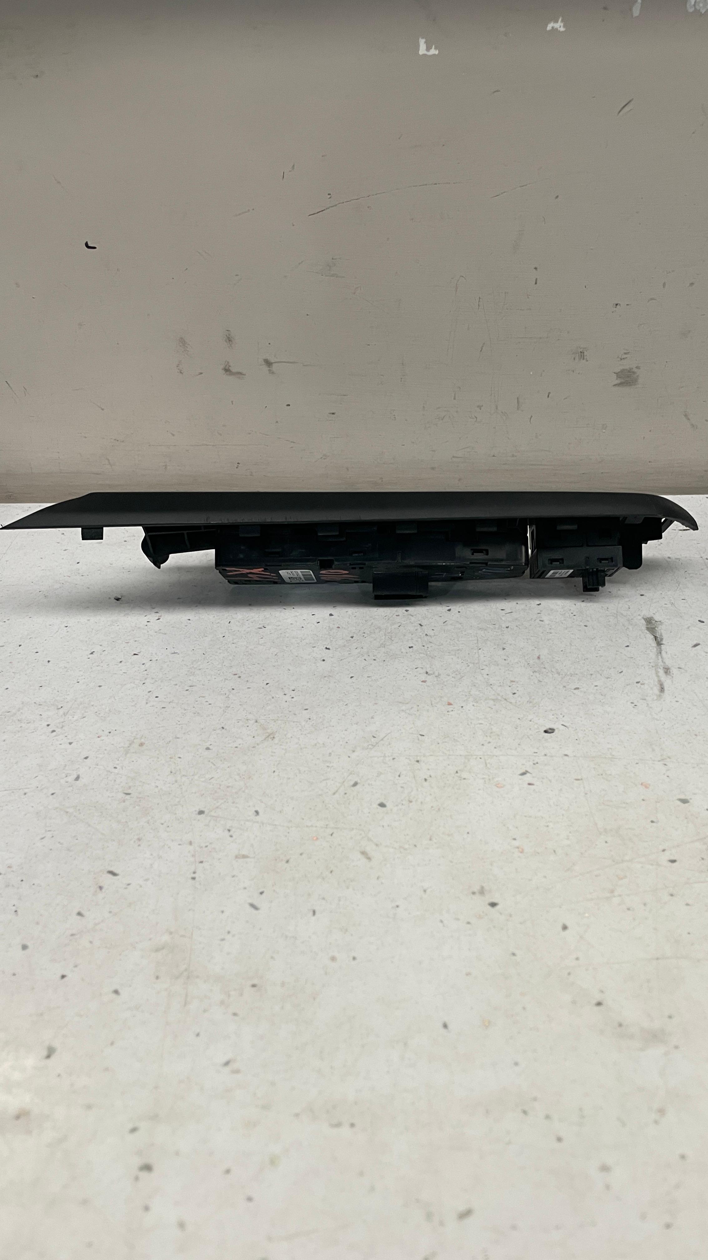 9303662-01 BMW TAILGATE RELEASE SWITCH