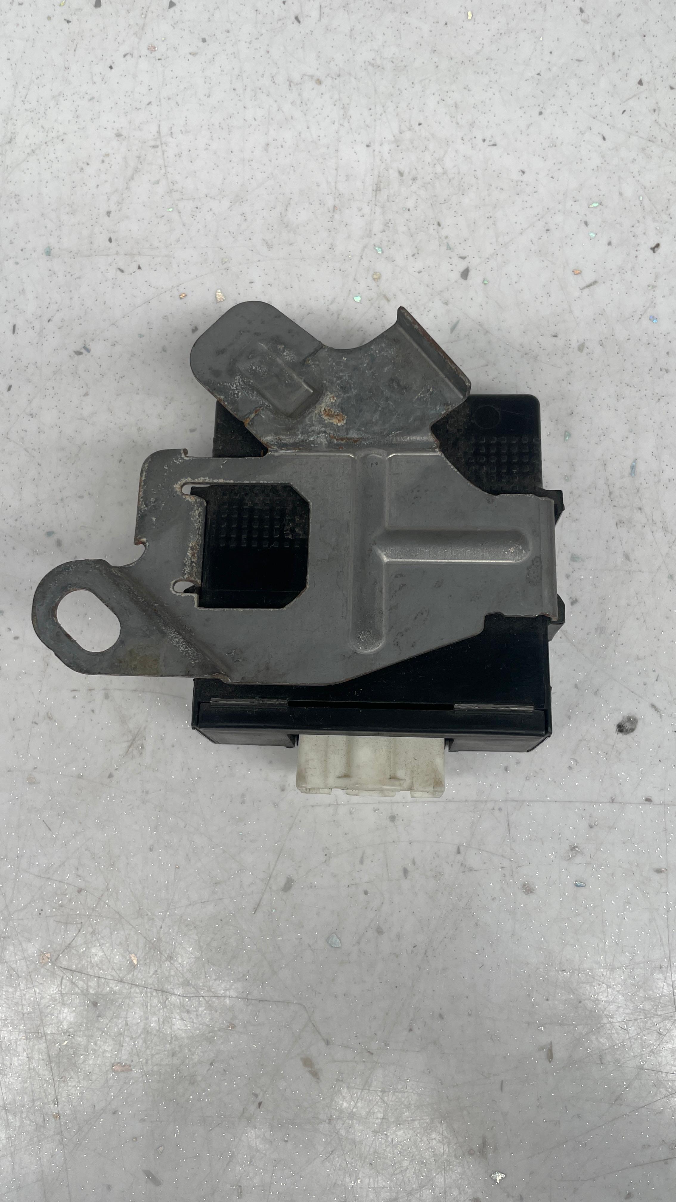 8631B027  MITSUBISHI TRANSFER BOX DIFFERENTIAL CONTROL