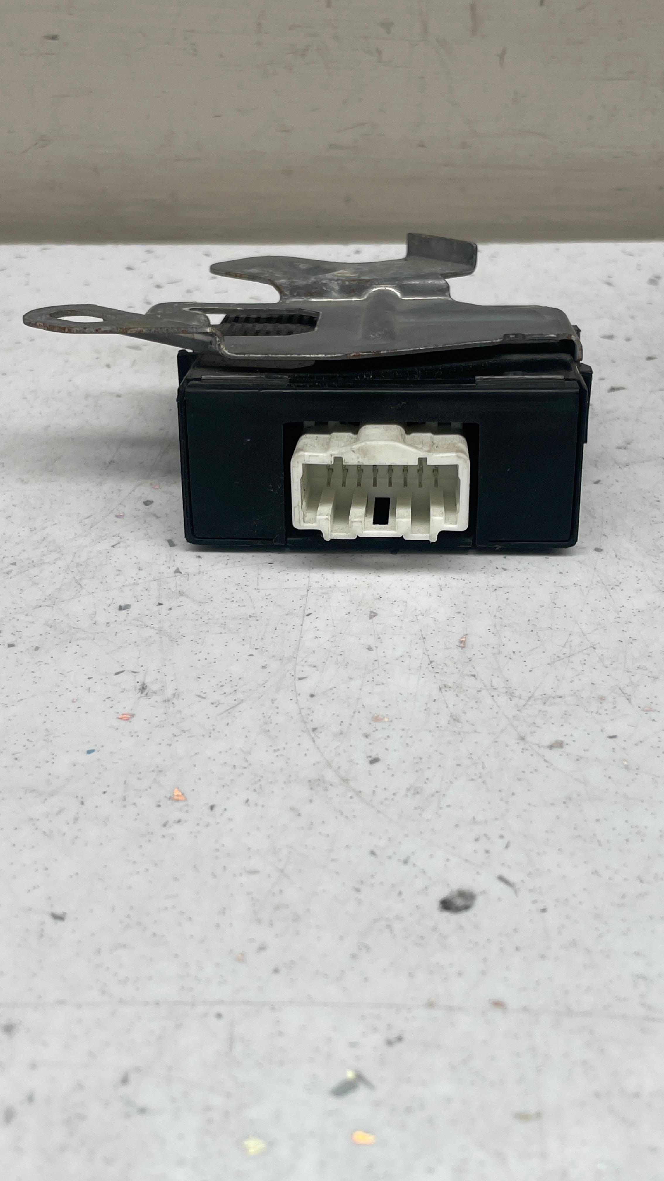 8631B027  MITSUBISHI TRANSFER BOX DIFFERENTIAL CONTROL