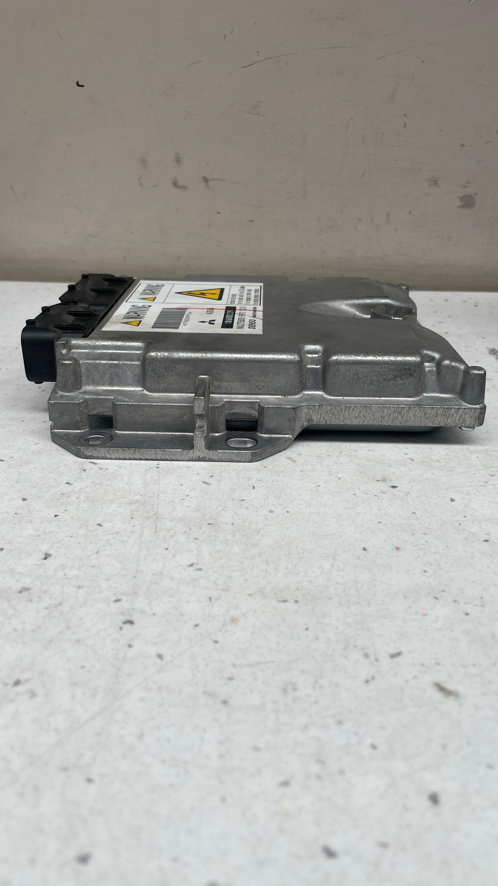 MA275800-9911 MITSUBISHI ENGINE CONTROL UNIT
