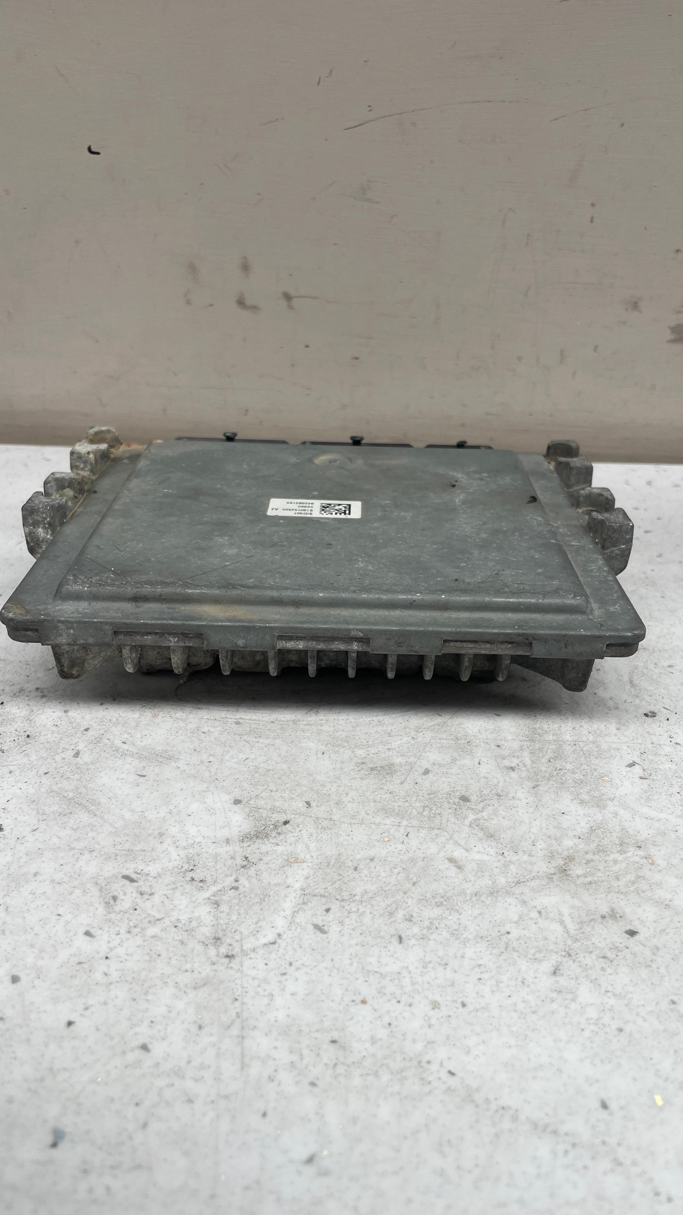 A6079001800 MERCEDES ENGINE CONTROL ECU
