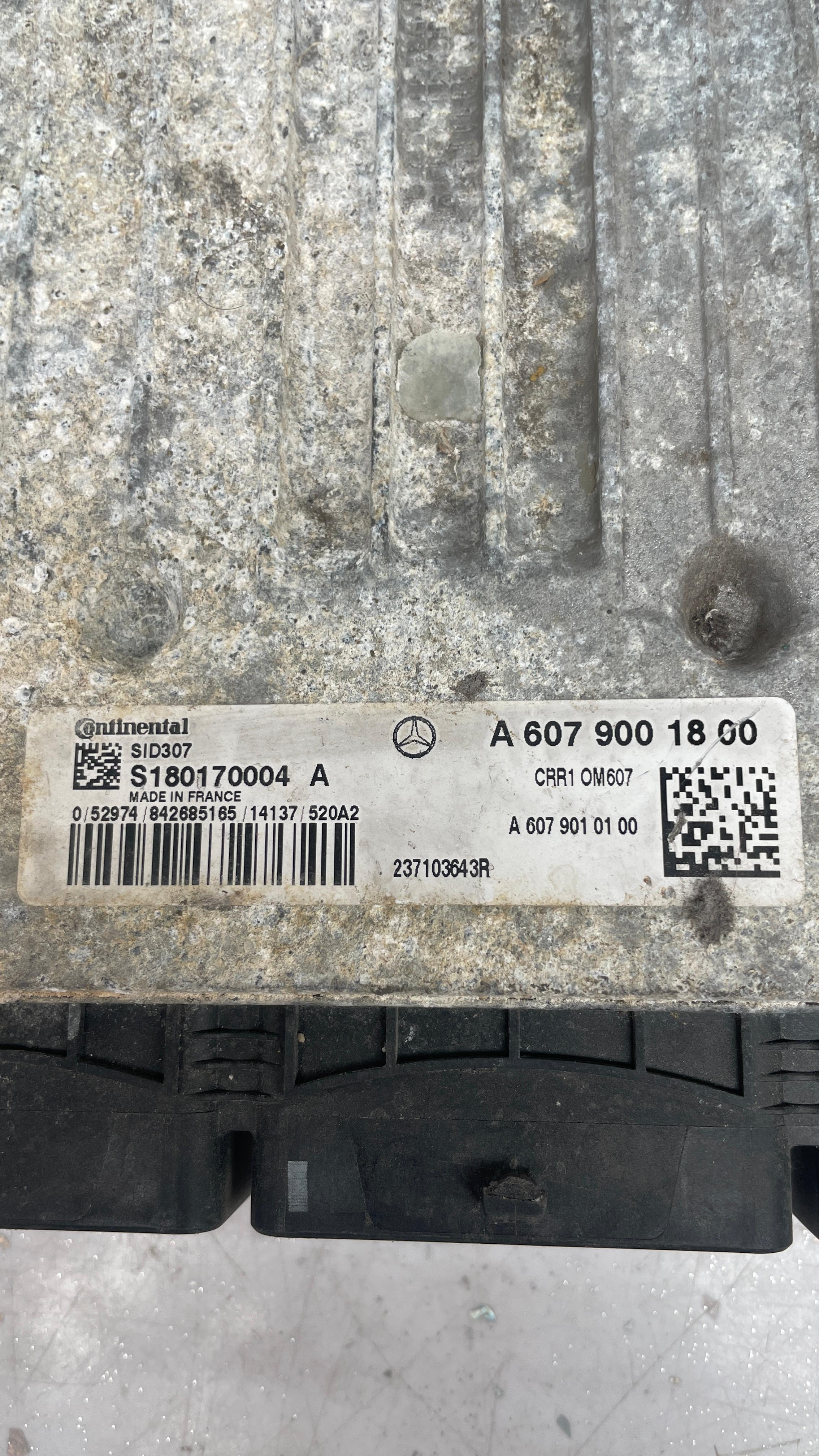 A6079001800 MERCEDES ENGINE CONTROL ECU