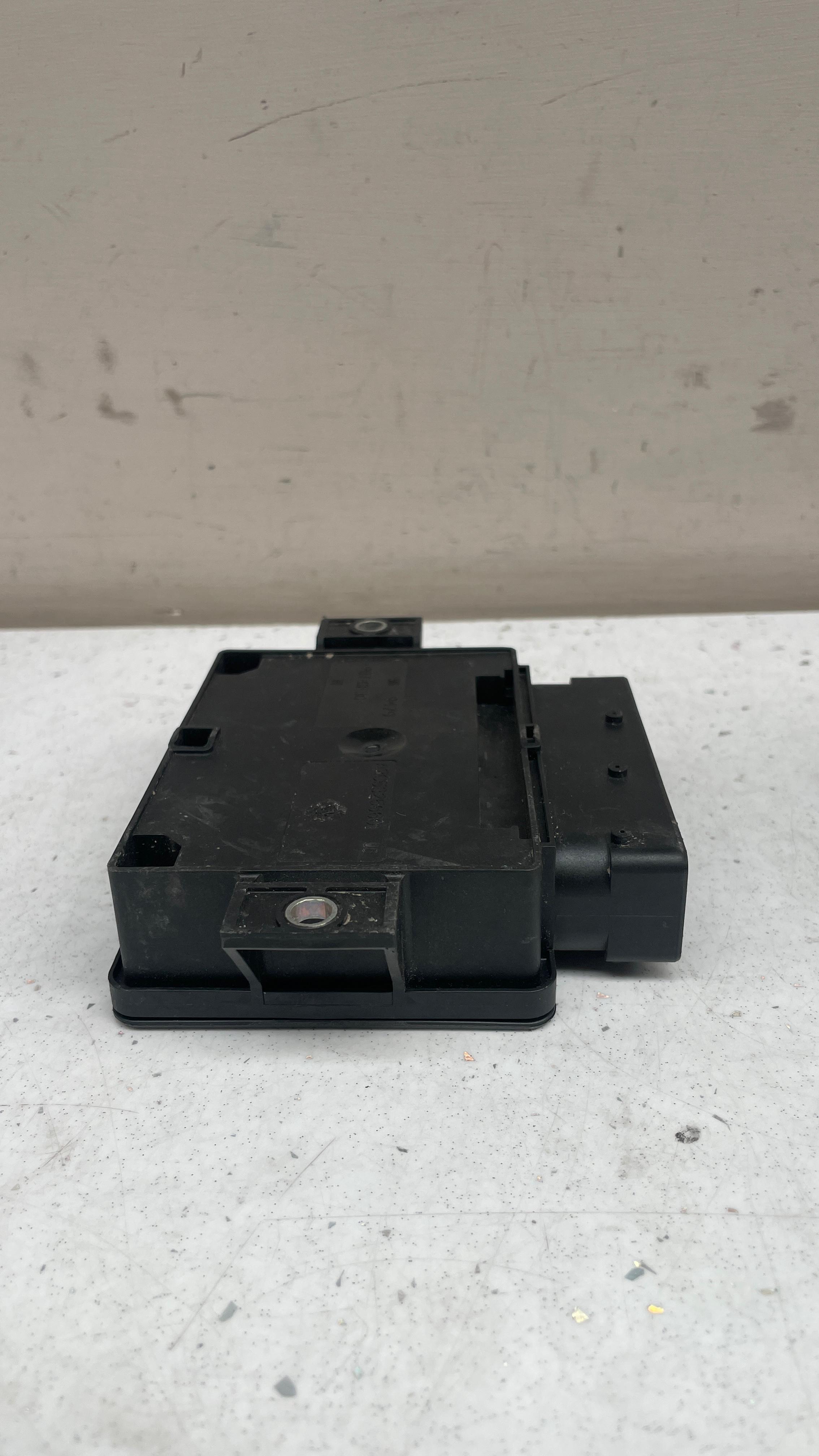 FW93-2C491-AB LAND ROVER PARKING BRAKE CONTROL