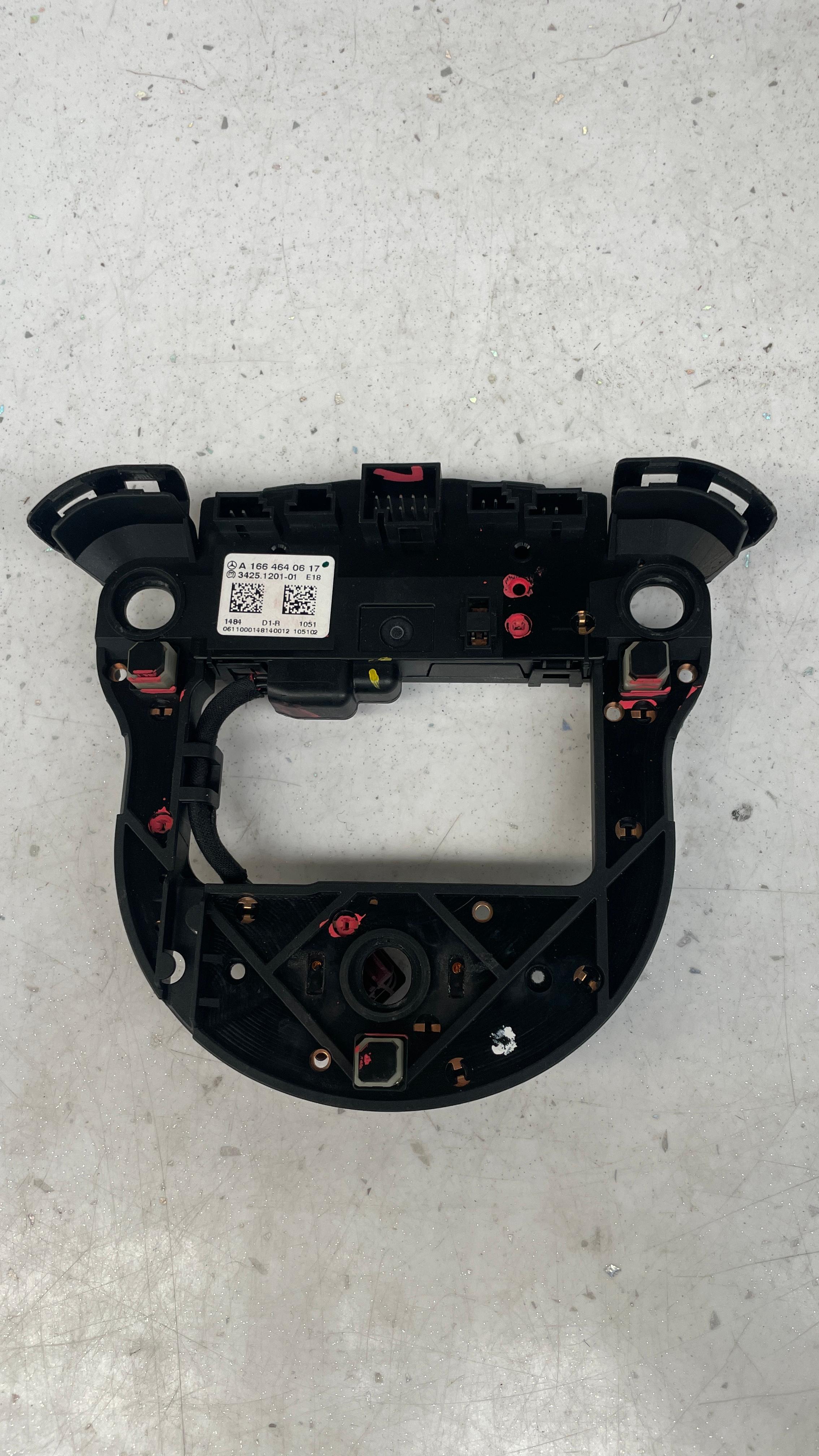 A1664640617 MERCEDES STEERING WHEEL CONTACT PLATE