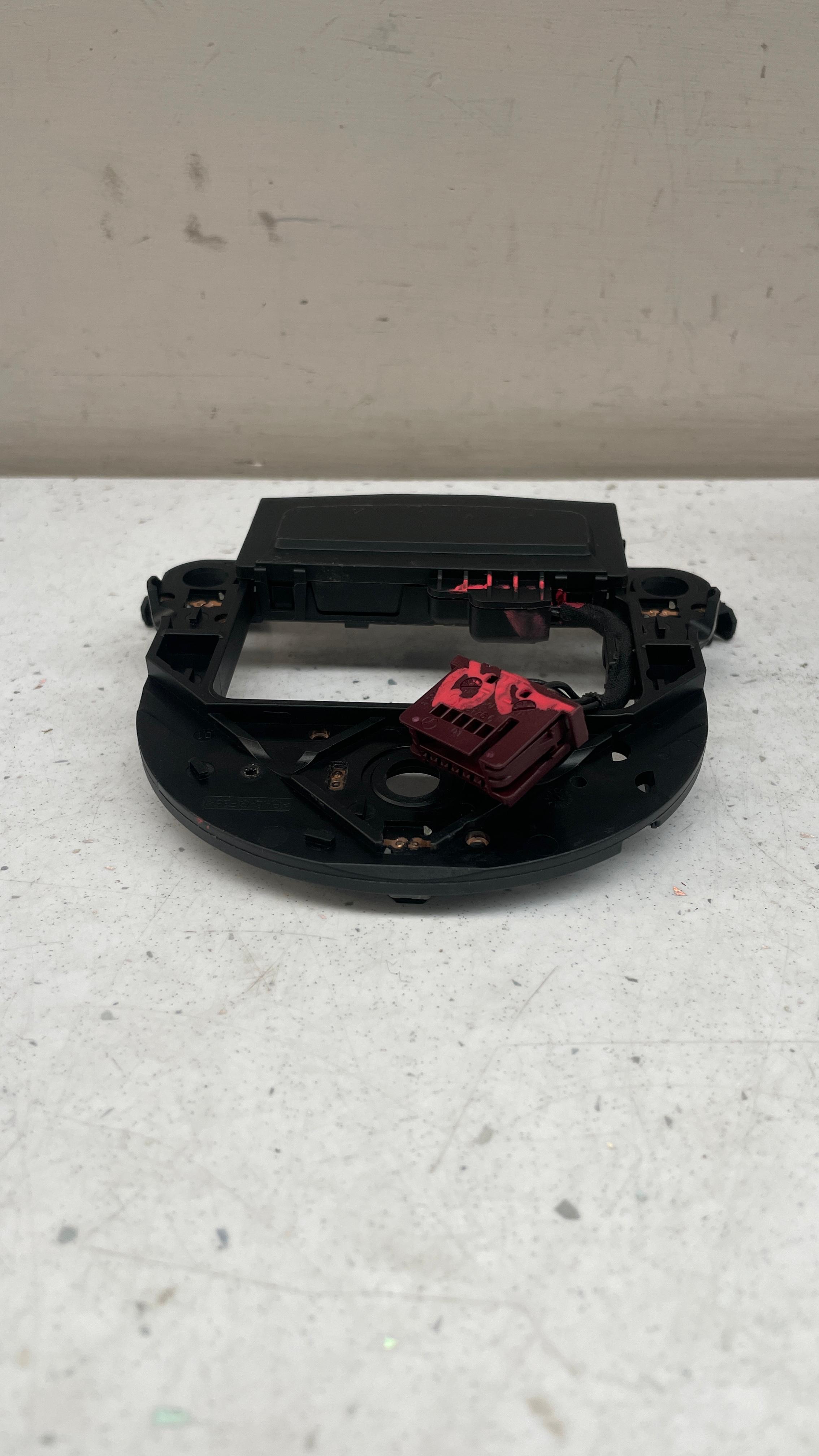 A1664640617 MERCEDES STEERING WHEEL CONTACT PLATE
