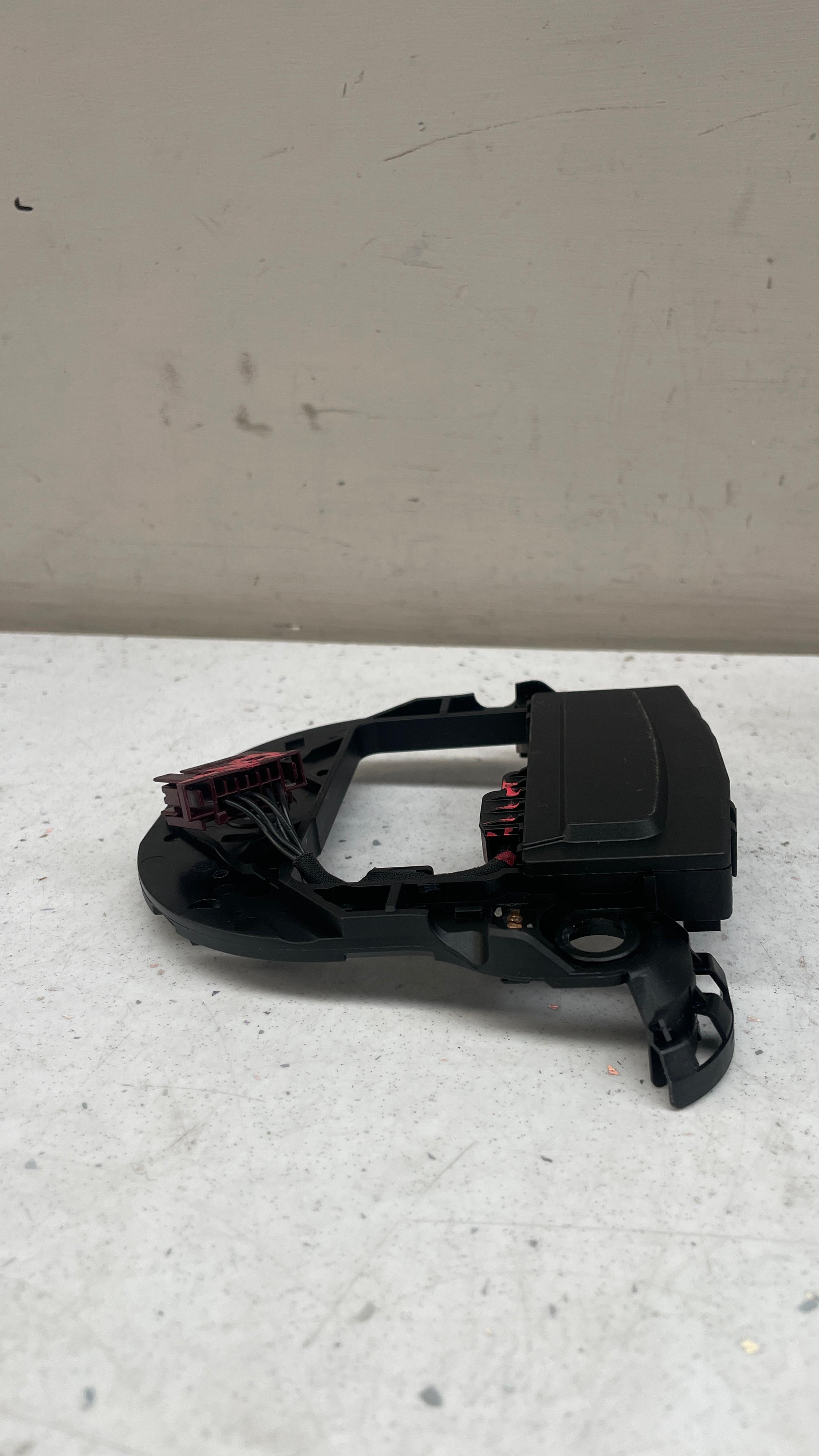 A1664640617 MERCEDES STEERING WHEEL CONTACT PLATE