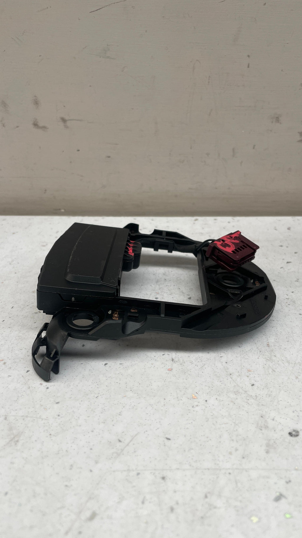 A1664640617 MERCEDES STEERING WHEEL CONTACT PLATE