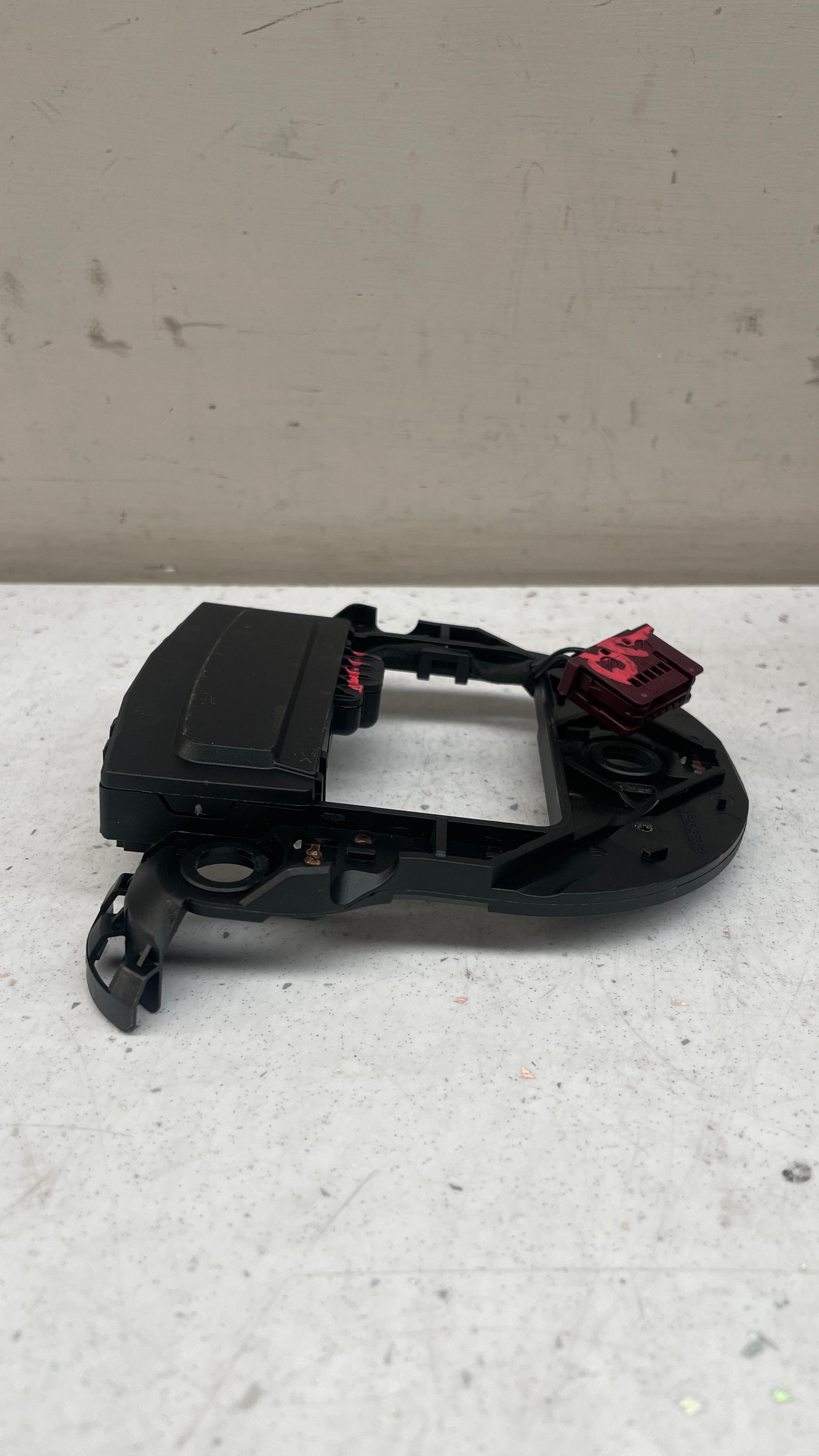 A1664640617 MERCEDES STEERING WHEEL CONTACT PLATE