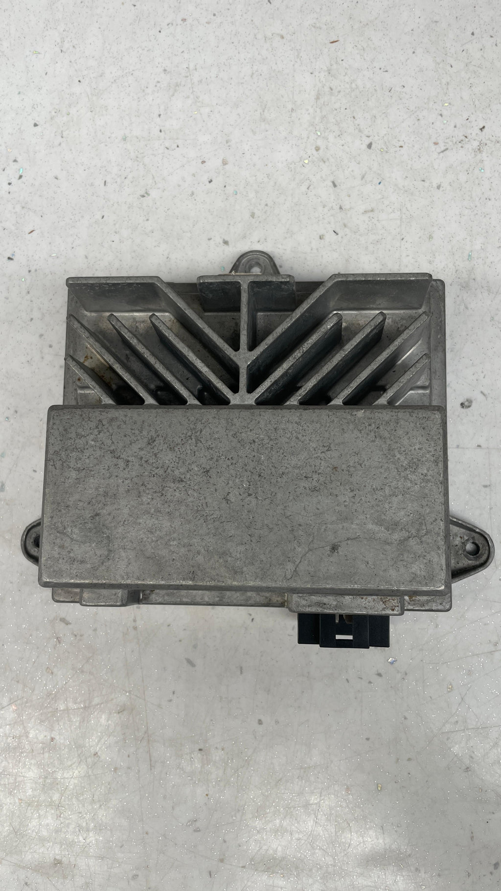 99164557700 PORSCHE SUBWOOFER AMPLIFIER
