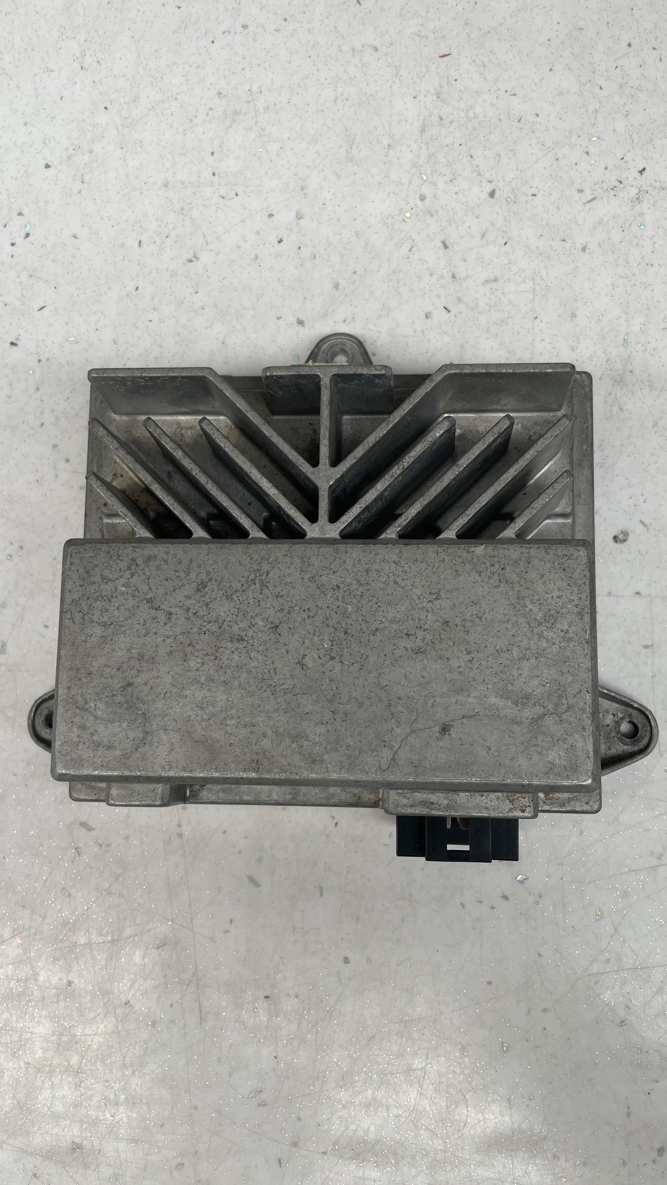 99164557700 PORSCHE SUBWOOFER AMPLIFIER