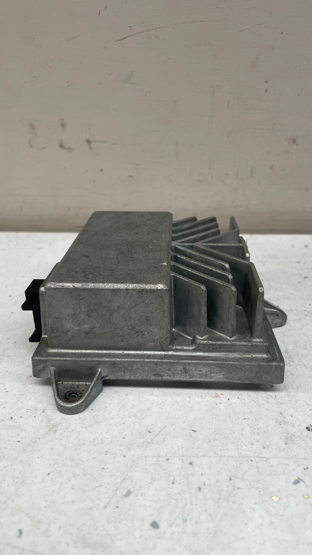 99164557700 PORSCHE SUBWOOFER AMPLIFIER
