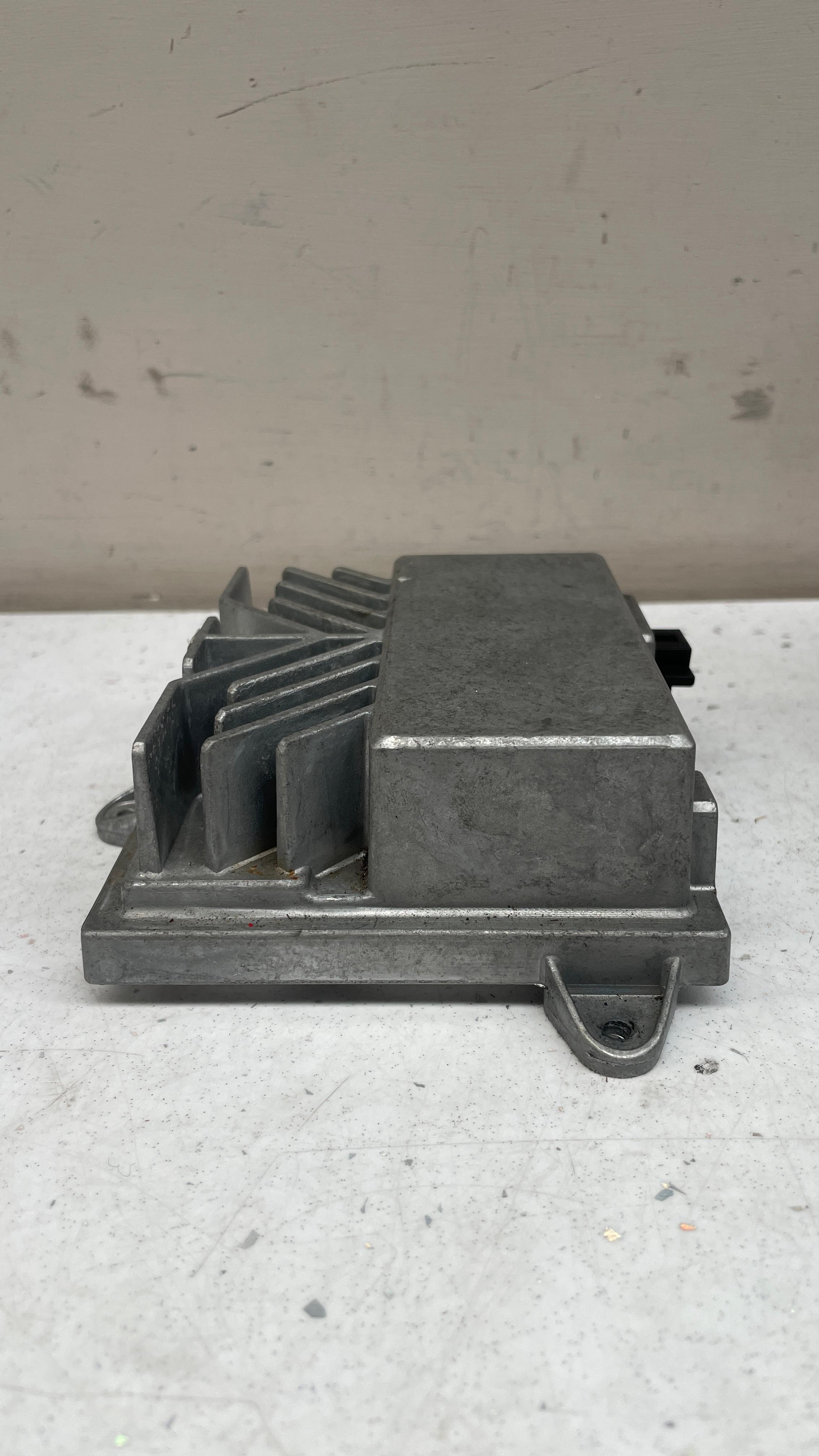 99164557700 PORSCHE SUBWOOFER AMPLIFIER