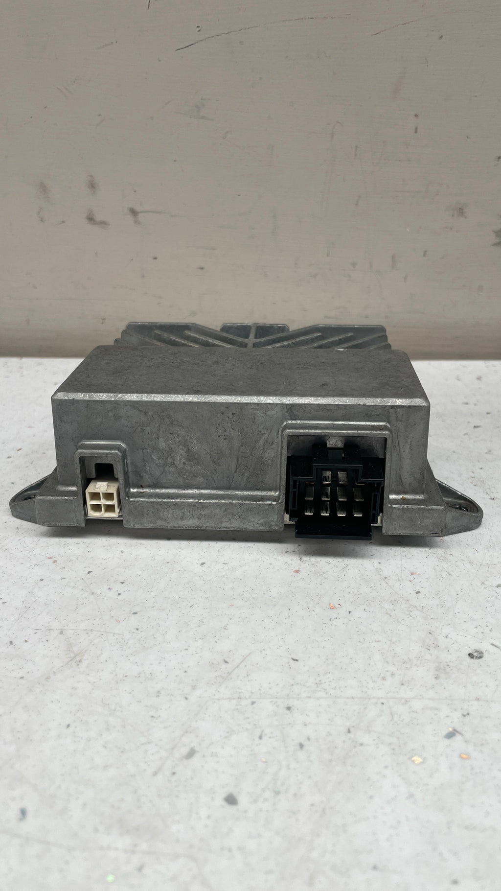 99164557700 PORSCHE SUBWOOFER AMPLIFIER