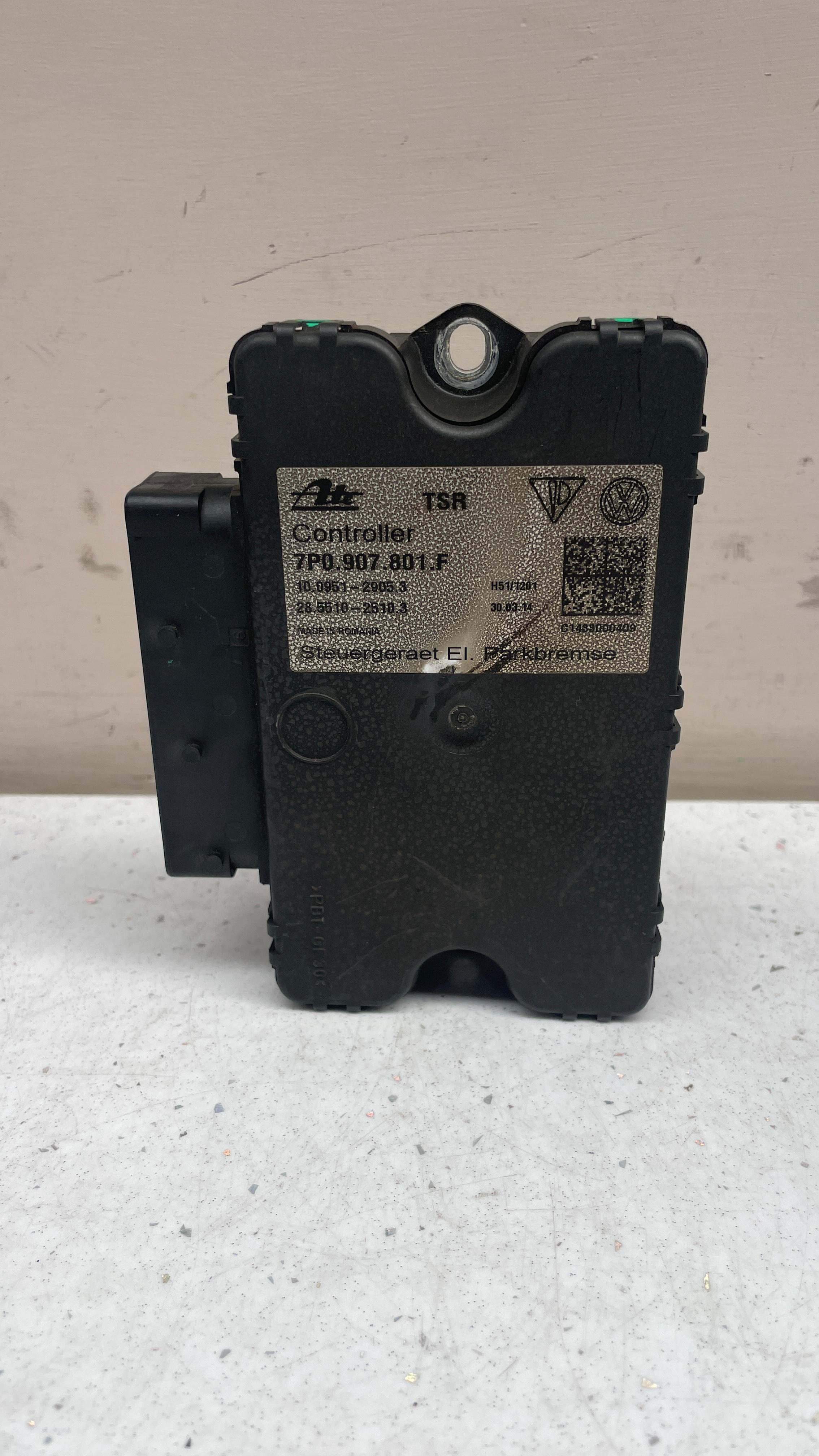 7P0907801F PORSCHE PARKING BRAKE MODULE
