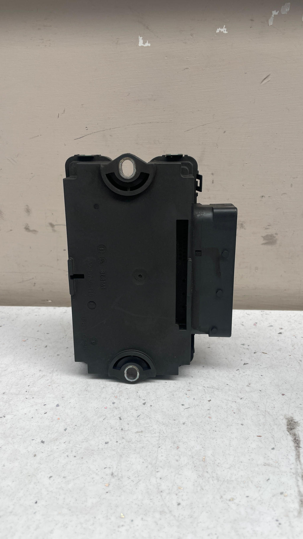 7P0907801F PORSCHE PARKING BRAKE MODULE