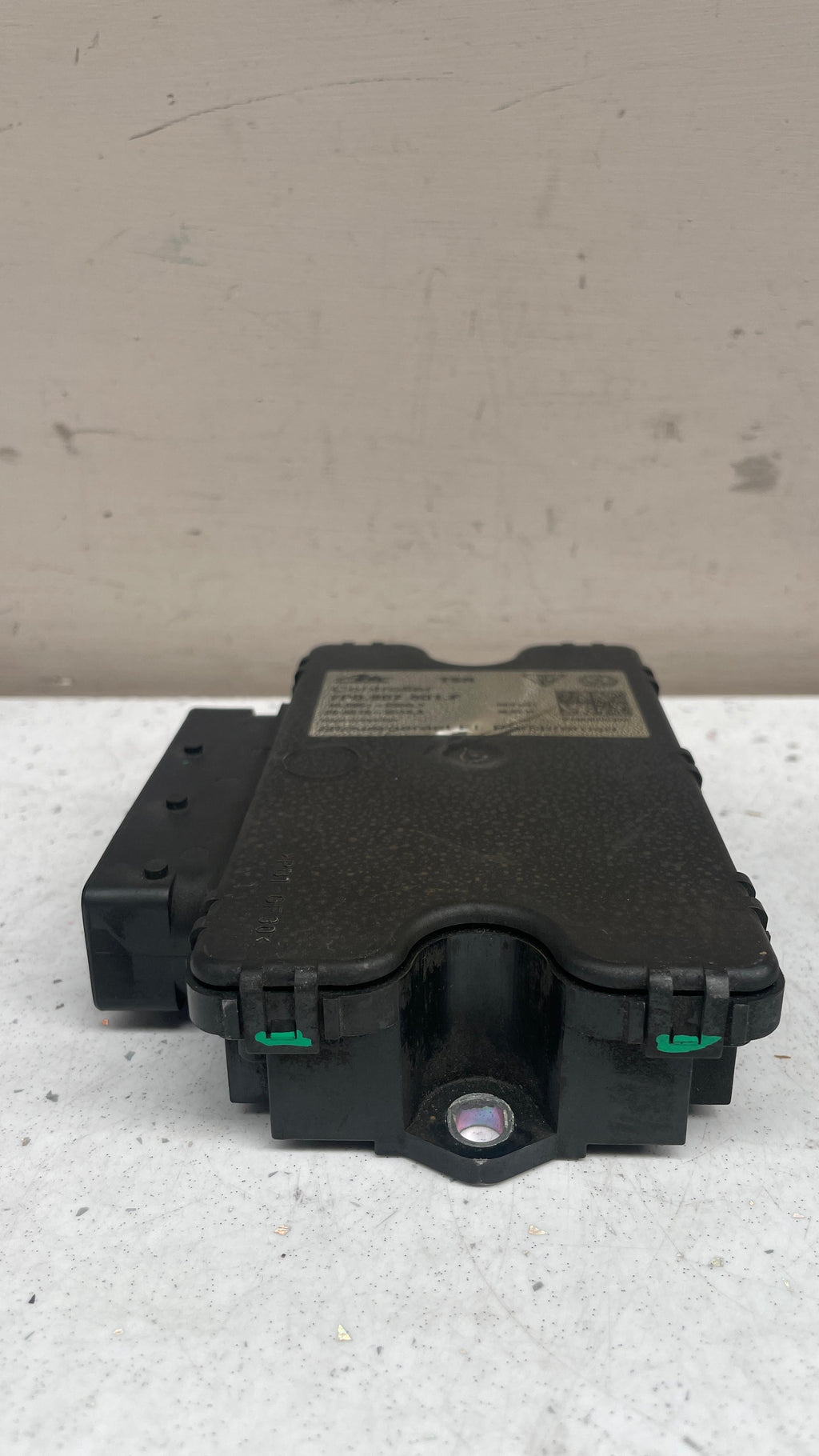 7P0907801F PORSCHE PARKING BRAKE MODULE