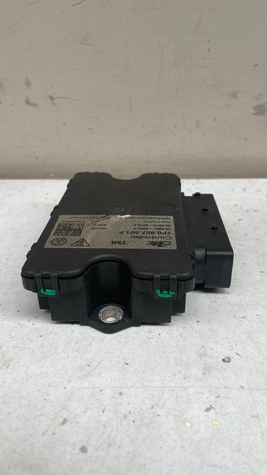 7P0907801F PORSCHE PARKING BRAKE MODULE
