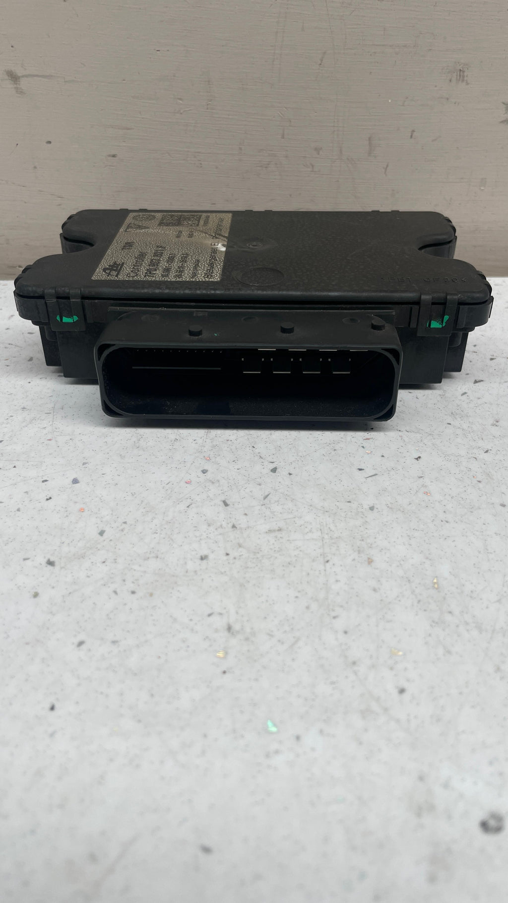 7P0907801F PORSCHE PARKING BRAKE MODULE