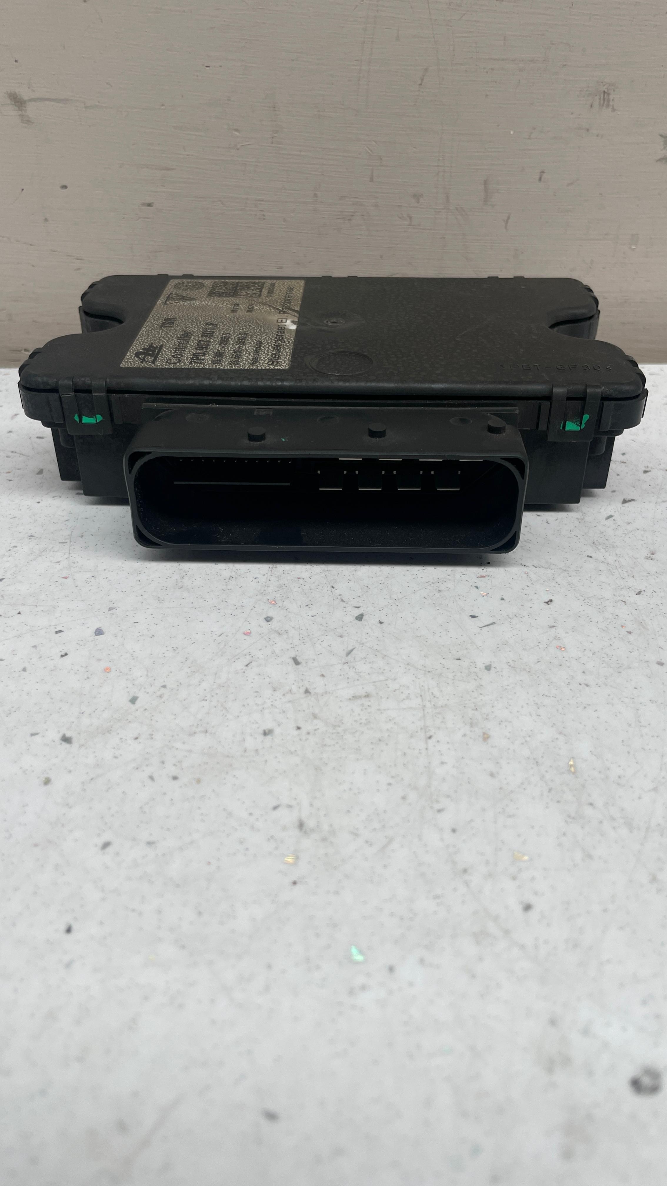 7P0907801F PORSCHE PARKING BRAKE MODULE