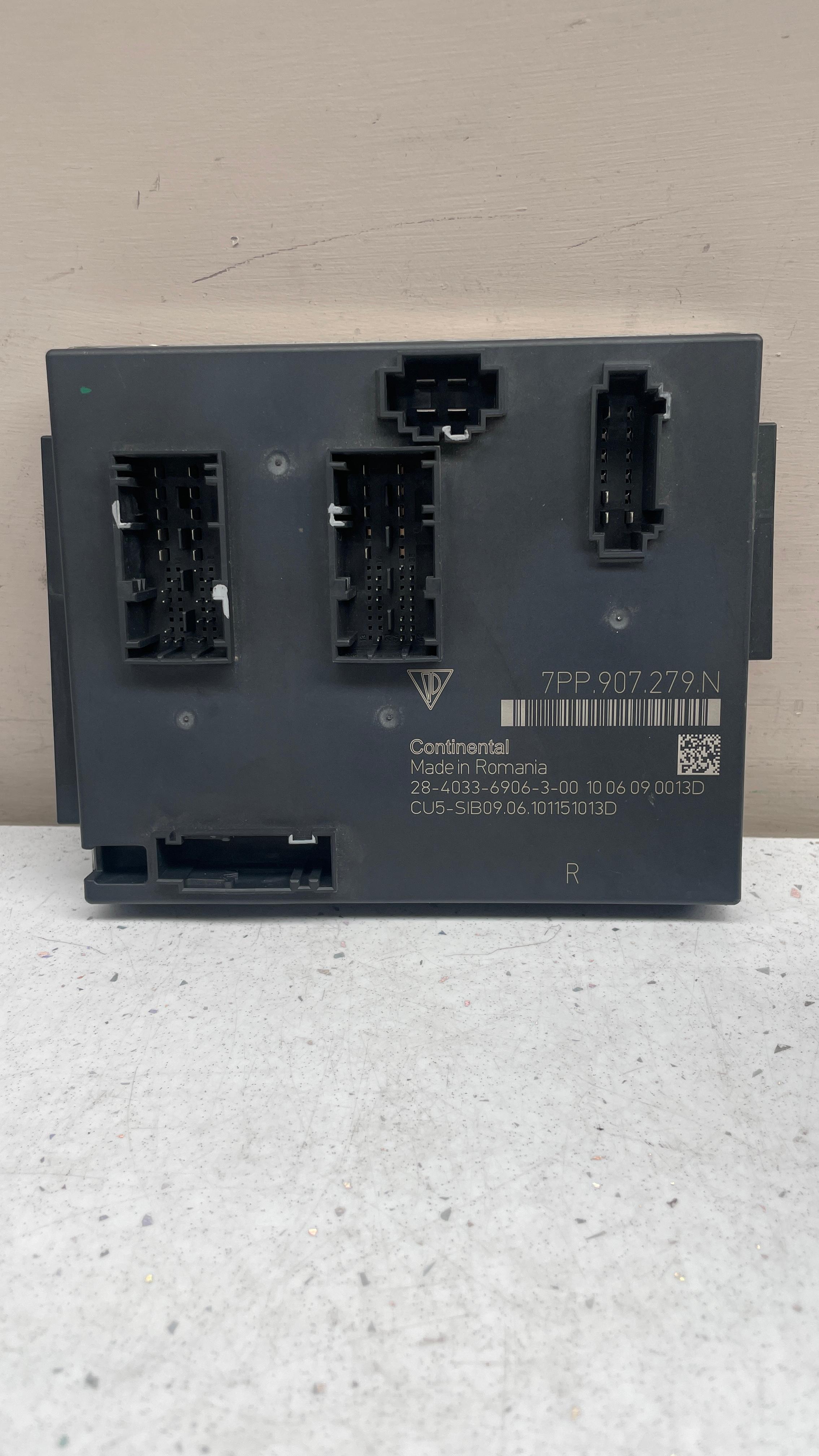 7PP907279N  PORSCHE REAR BODY CONTROL MODULE BCM