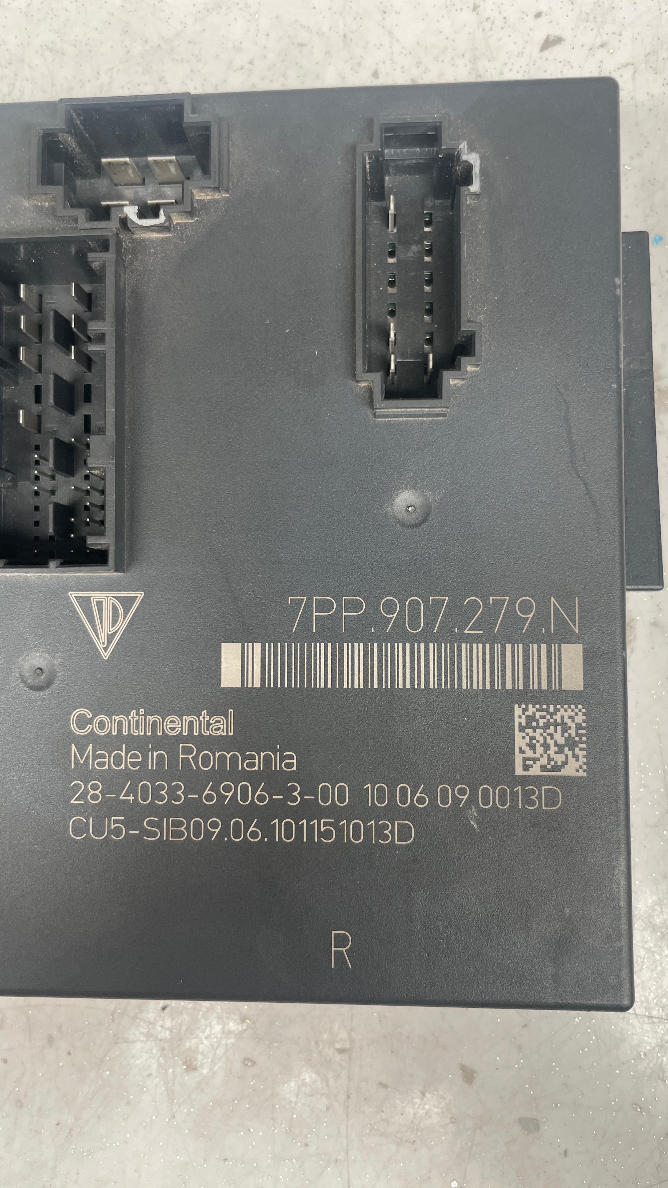 7PP907279N  PORSCHE REAR BODY CONTROL MODULE BCM