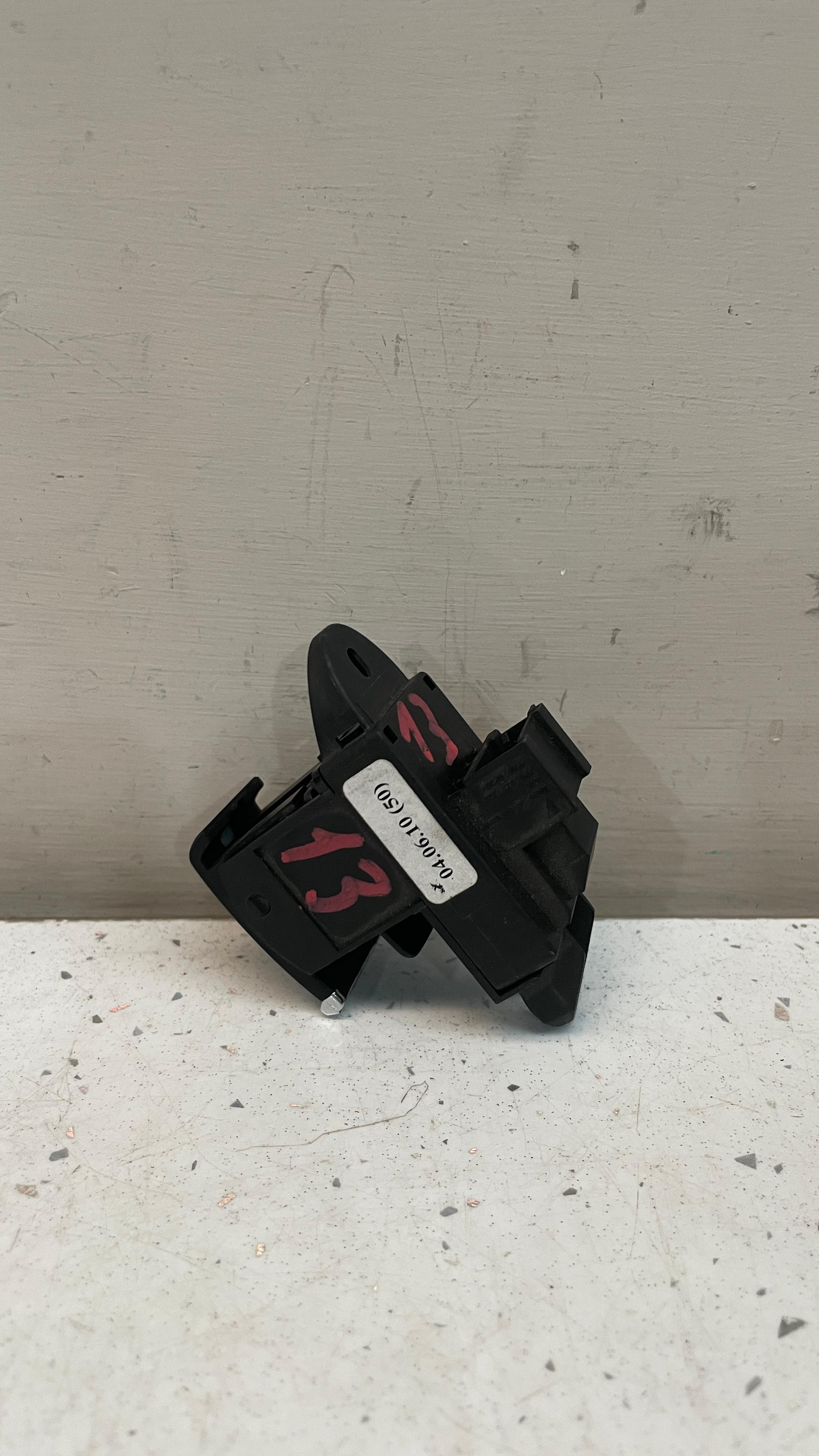 7P5927225 PORSCHE ELECTRONIC PARKING BRAKE BUTTON SWITCH