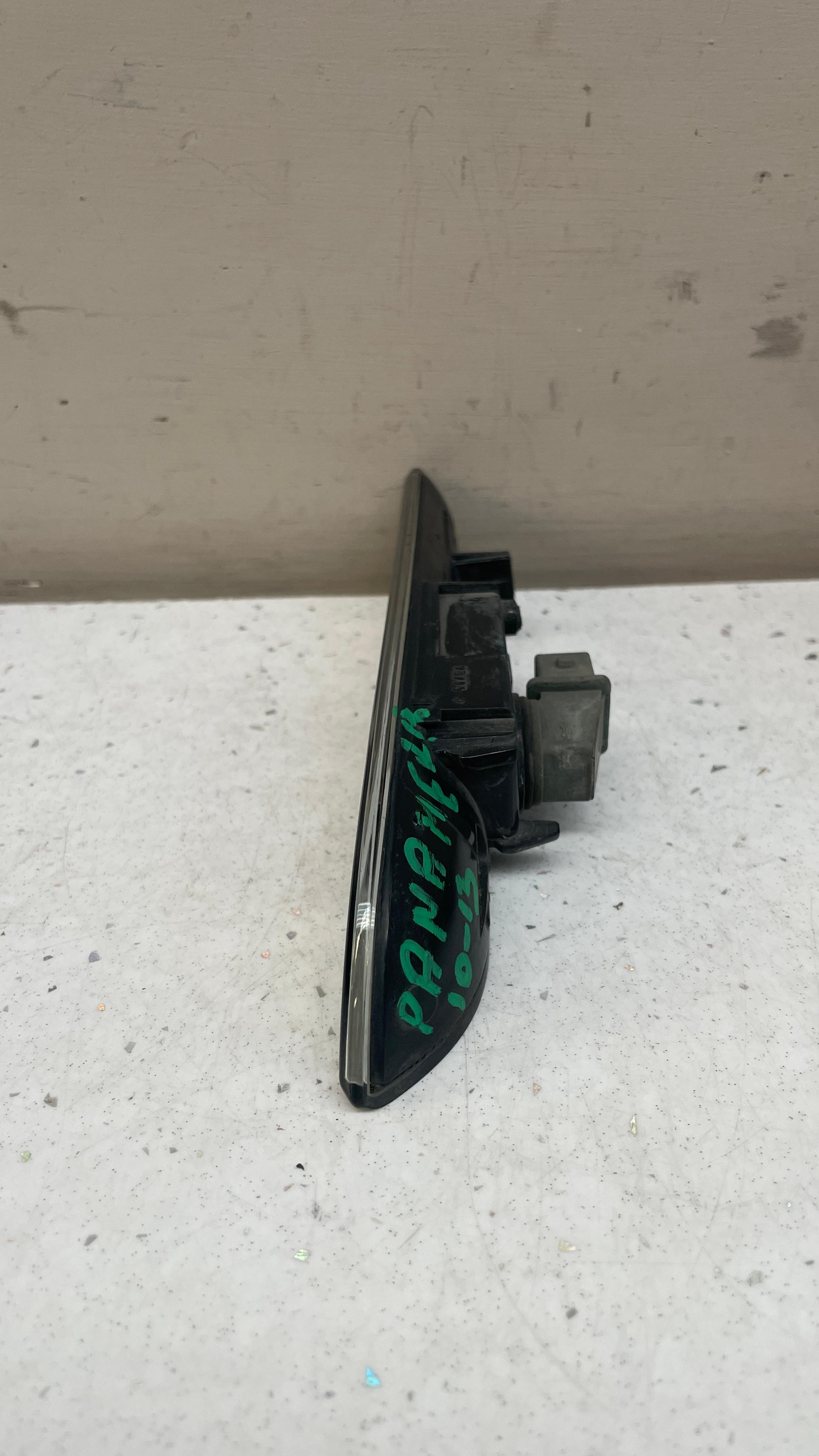 97063103402 PORSCHE SIDE MARKER TURN INDICATOR LIGHT