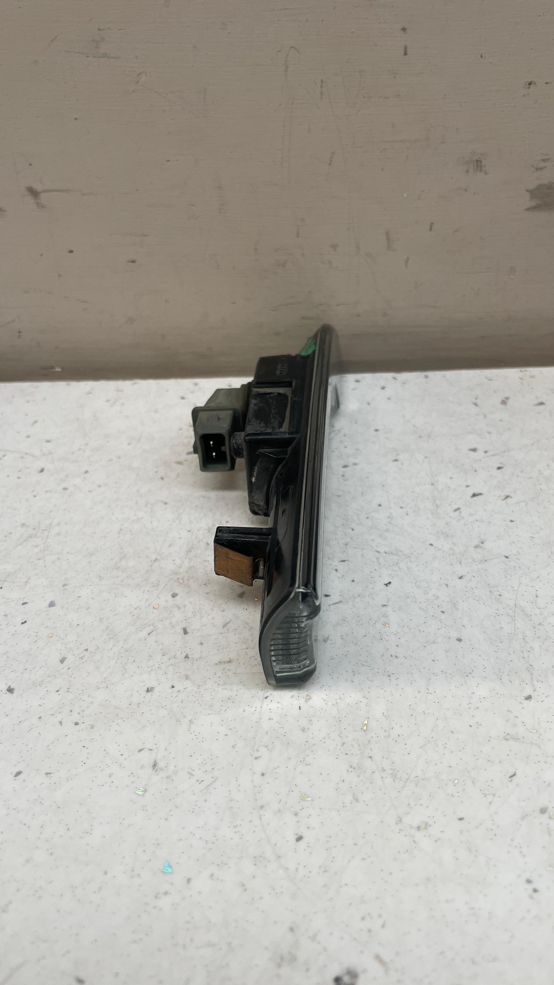 97063103402 PORSCHE SIDE MARKER TURN INDICATOR LIGHT