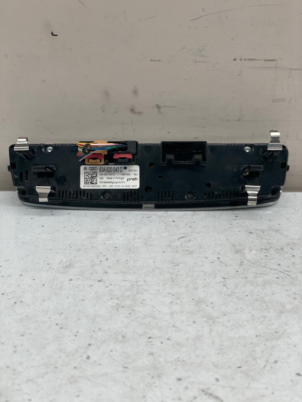 83A820043D AUDI CLIMATE CONTROL PANEL