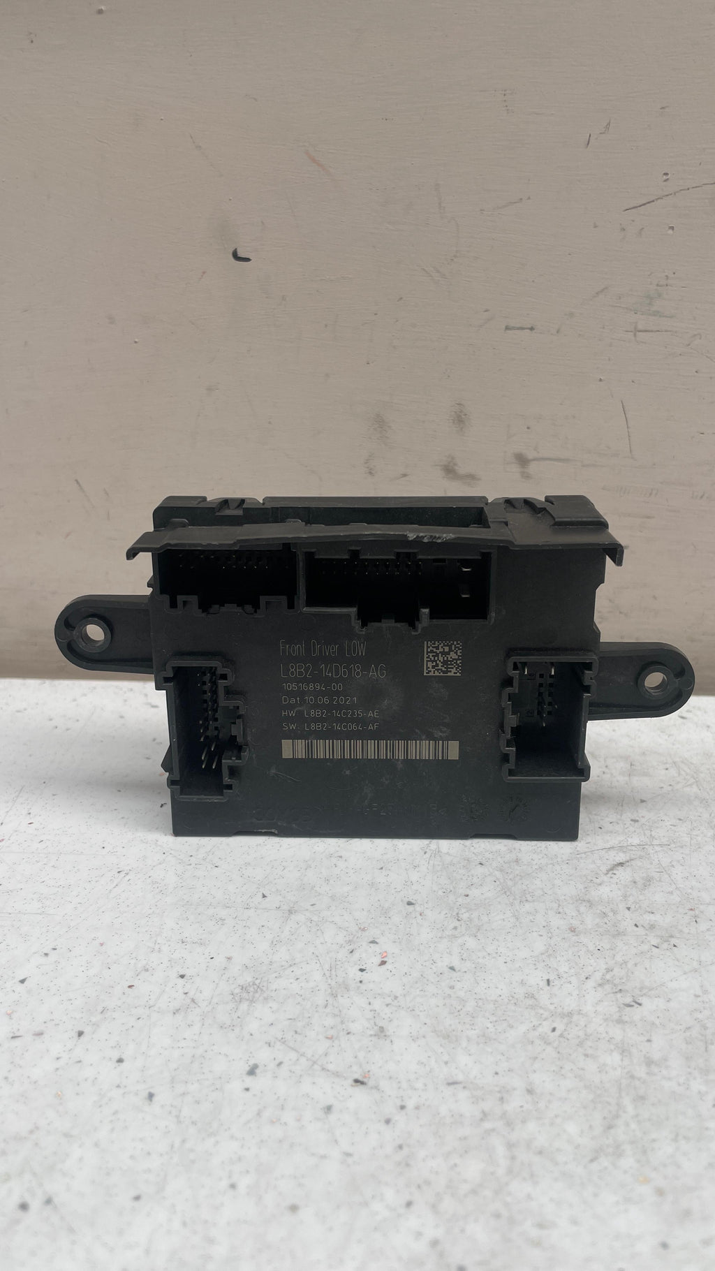 L8B2-14D618-AG LAND ROVER FRONT LEFT DOOR CONTROL