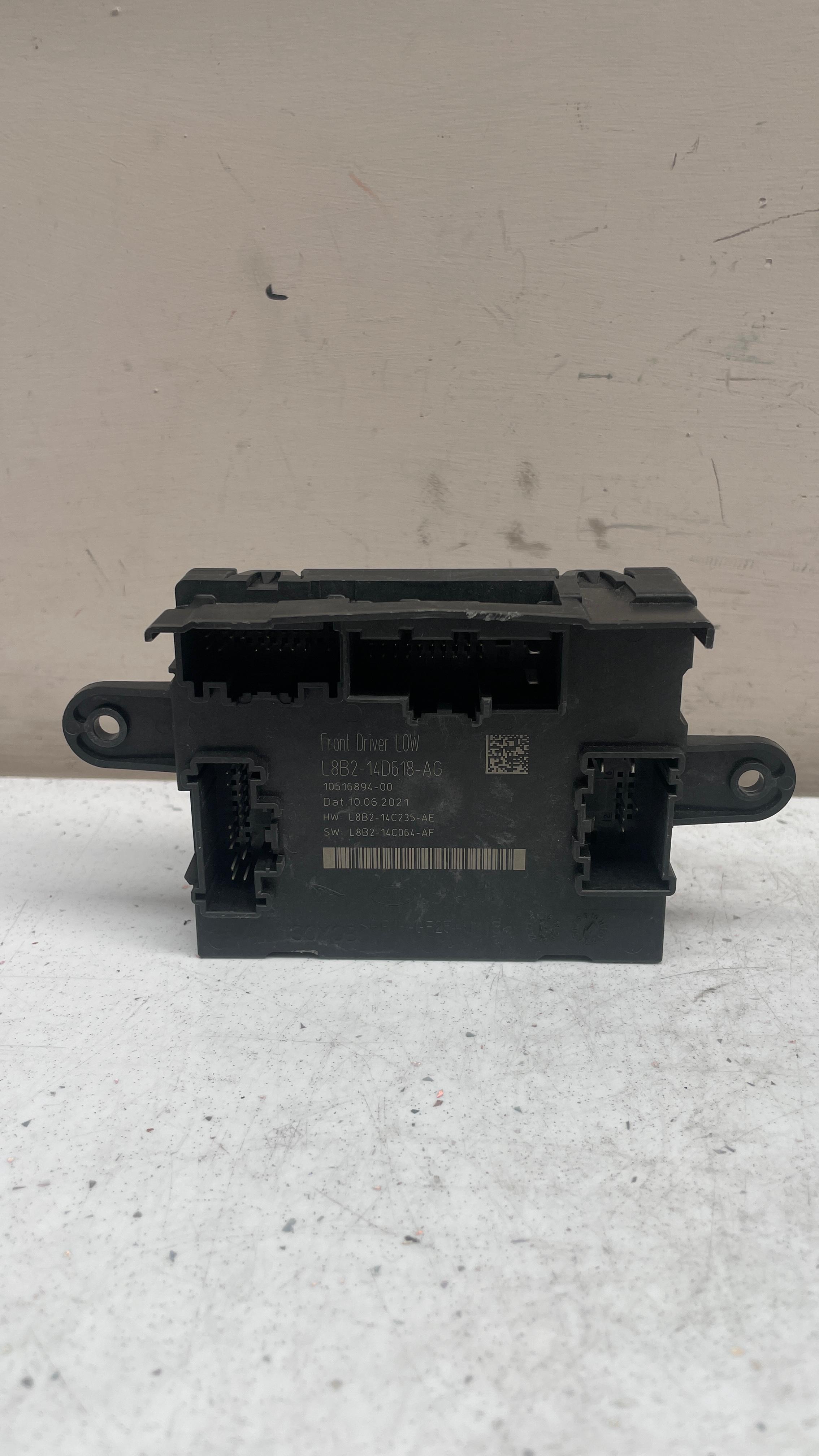 L8B2-14D618-AG LAND ROVER FRONT LEFT DOOR CONTROL