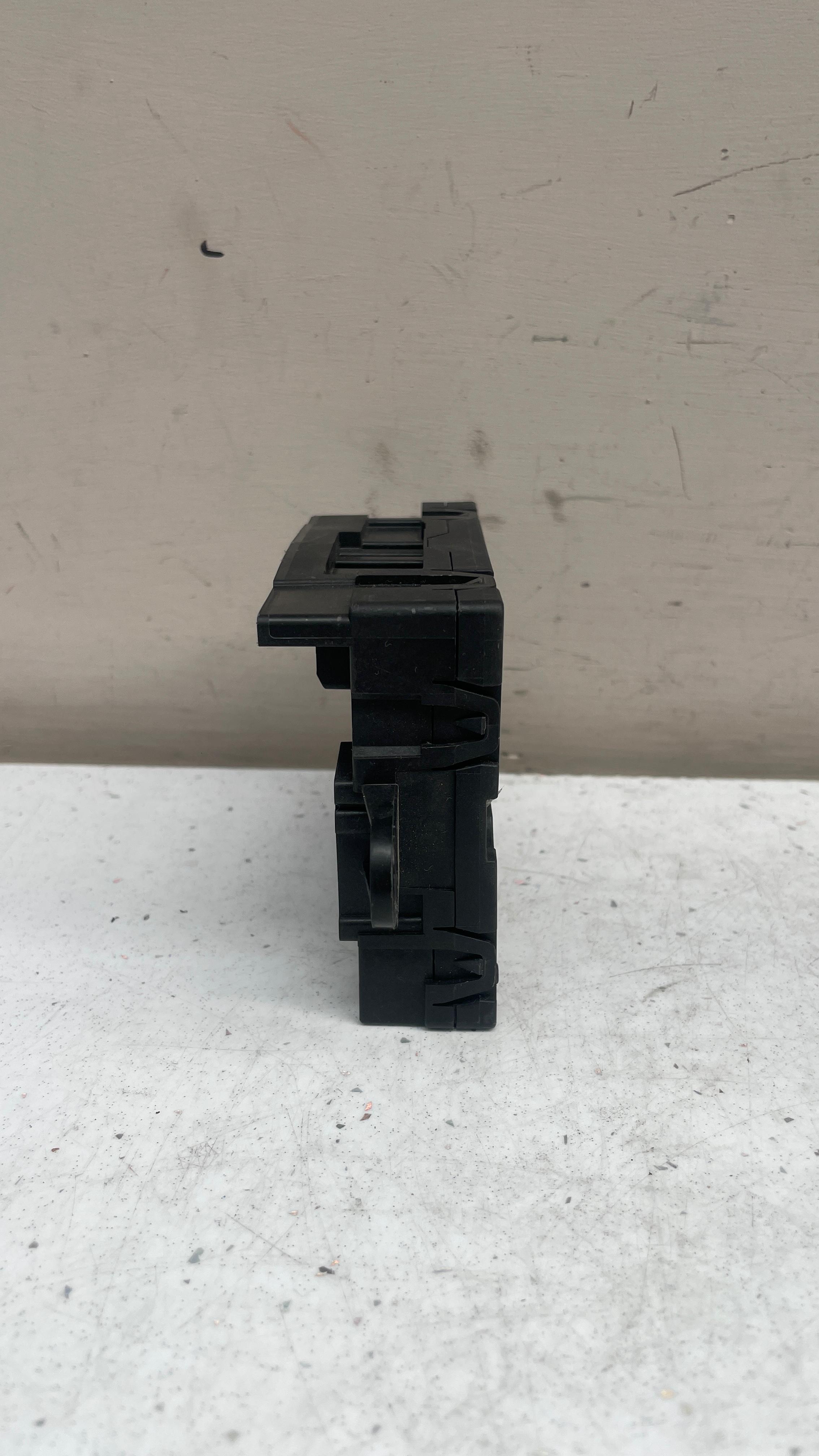 L8B2-14D618-AG LAND ROVER FRONT LEFT DOOR CONTROL