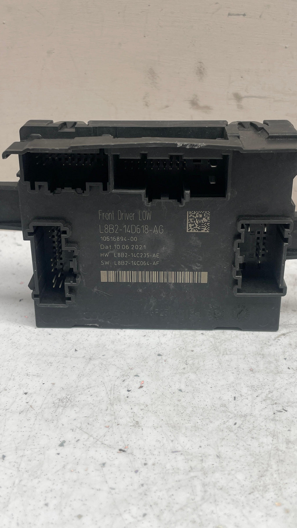 L8B2-14D618-AG LAND ROVER FRONT LEFT DOOR CONTROL